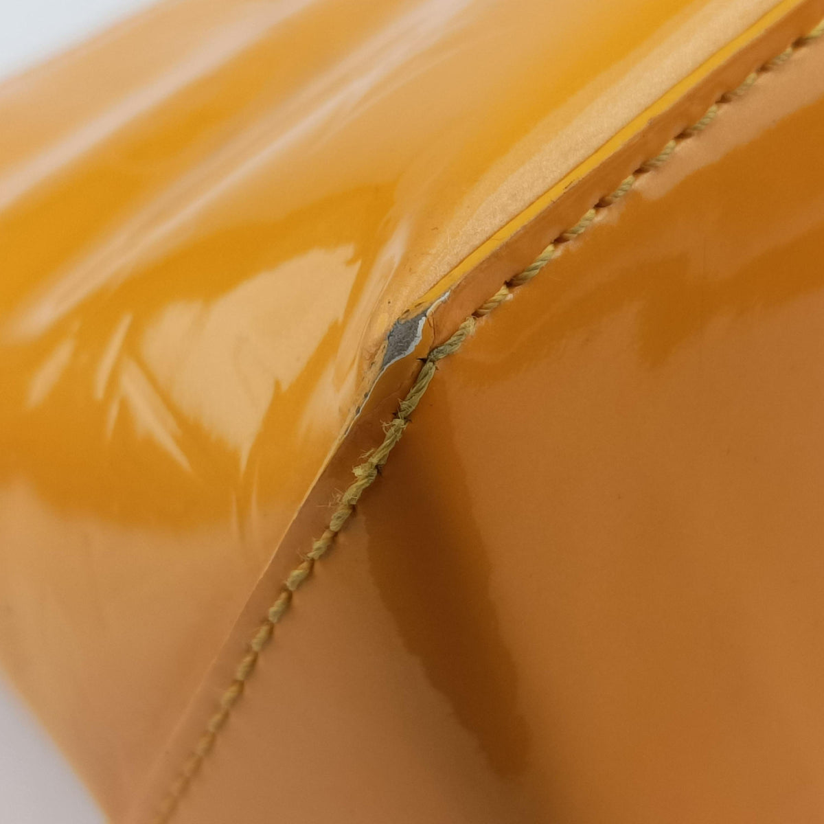 Pre-owned Louis Vuitton Wilshire PM Jaune Passion Vernis M91725 handbag | stylenewstar