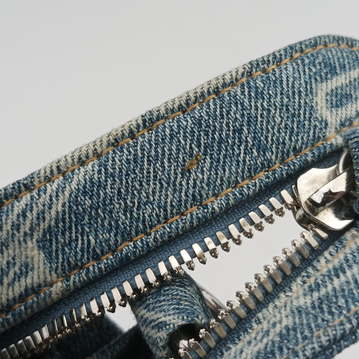 Pre-owned Balenciaga Neo Cagole Blue denim  shoulderbag | stylenewstar