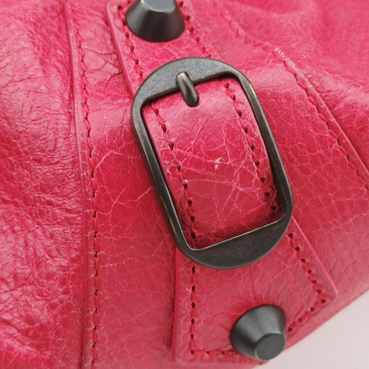 Pre-owned Balenciaga Electric Perforated Motorcycle City Red lambskin  shoulderbag | stylenewstar