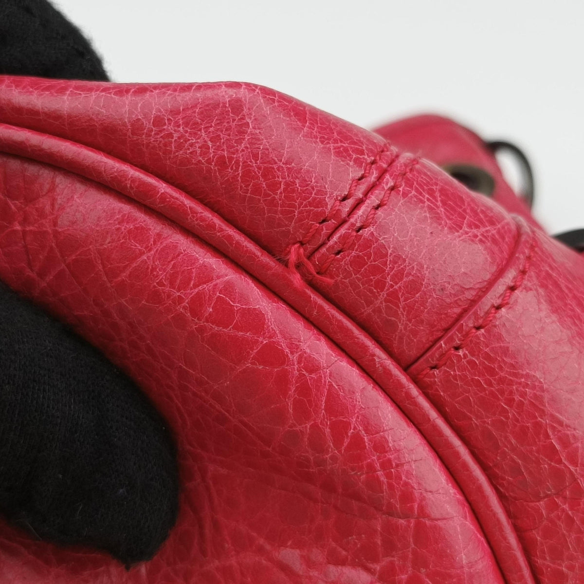 Pre-owned Balenciaga Electric Perforated Motorcycle City Red lambskin  shoulderbag | stylenewstar