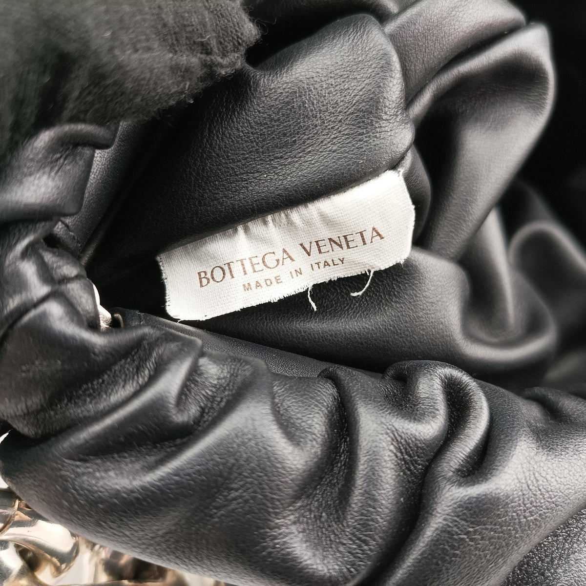 Pre-owned Bottega Veneta THE Chain Pouch Black lambskin  shoulderbag | stylenewstar