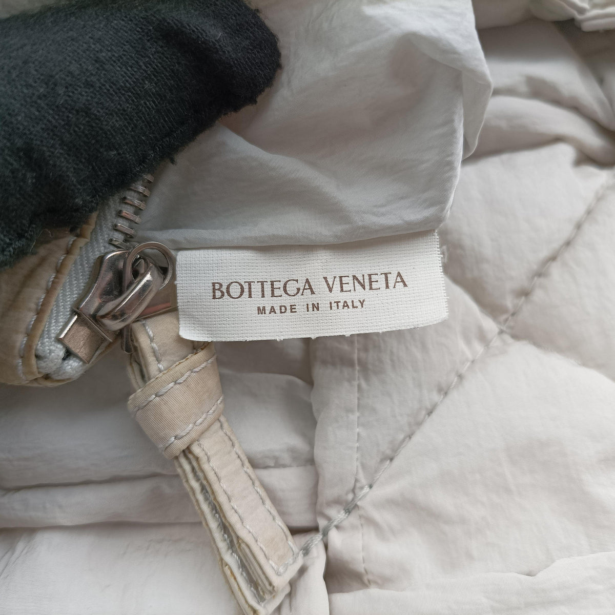 Pre-owned Bottega Veneta Padded CASSETTE White Nylon  shoulderbag | stylenewstar
