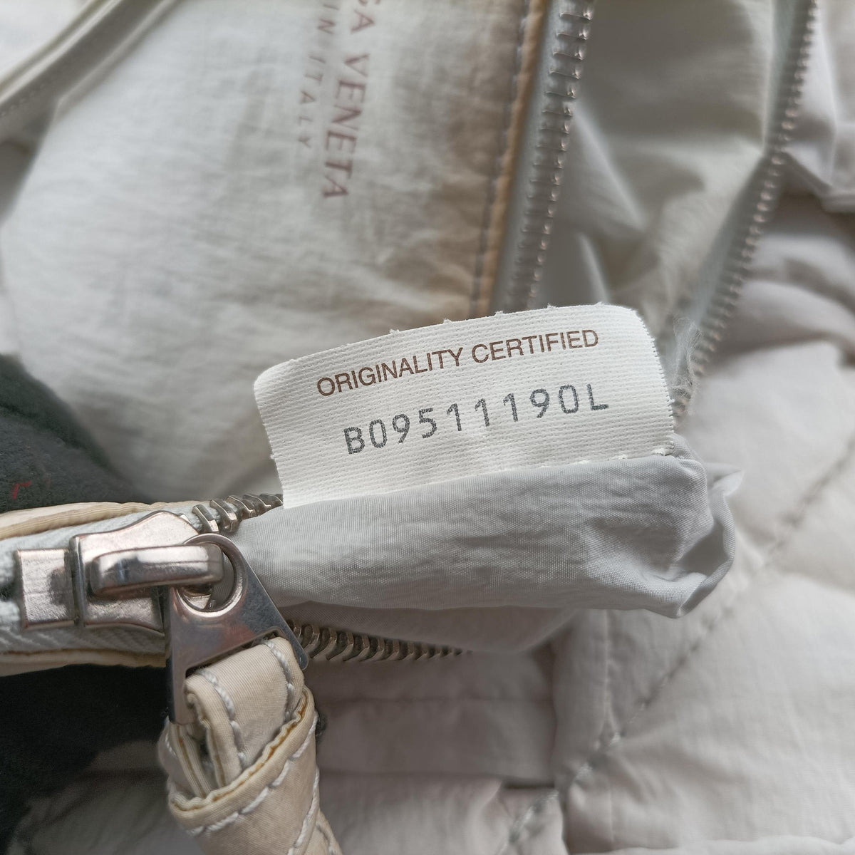 Pre-owned Bottega Veneta Padded CASSETTE White Nylon  shoulderbag | stylenewstar