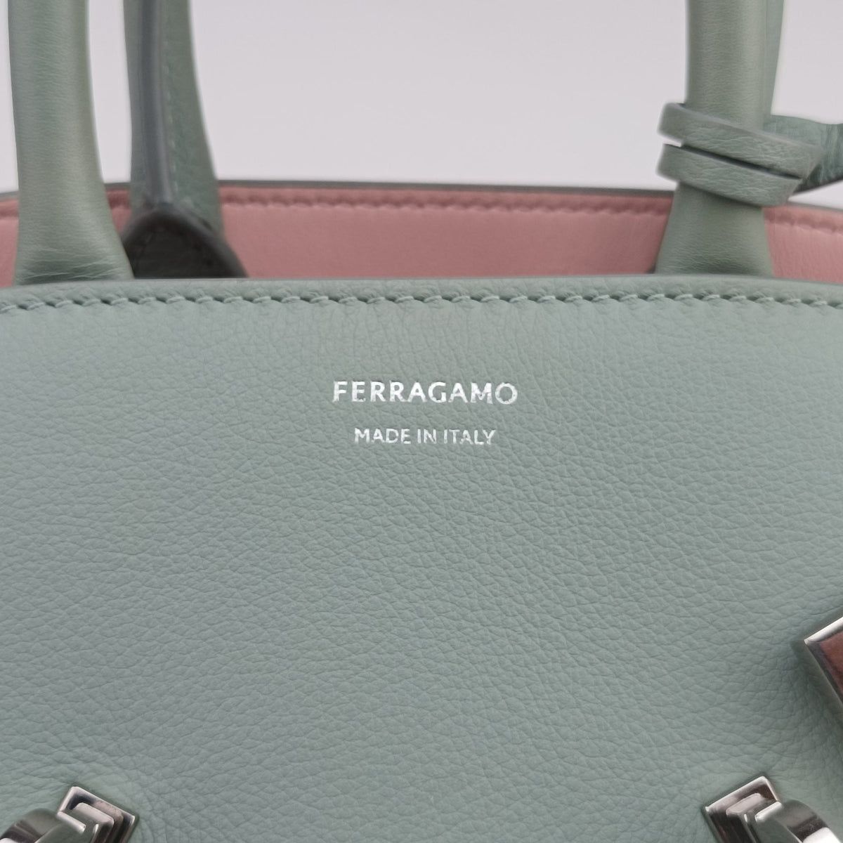 Secondhand Ferragamo Hug Blue leather 21 5975 shoulderbag | stylenewstar