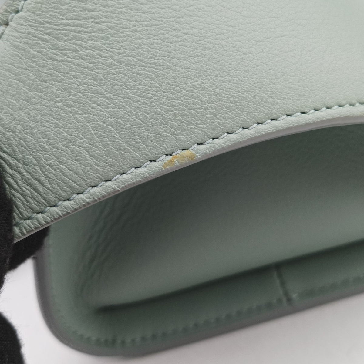 Secondhand Ferragamo Hug Blue leather 21 5975 shoulderbag | stylenewstar