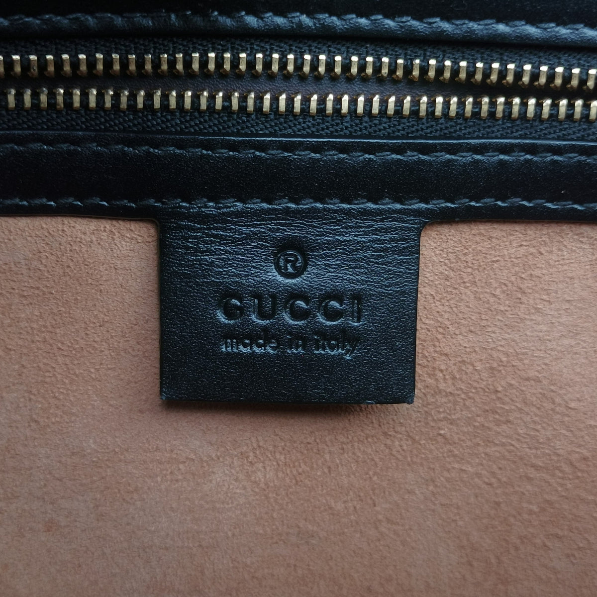 Pre-owned Gucci Sylvie Black Leather 421882 shoulderbag | stylenewstar