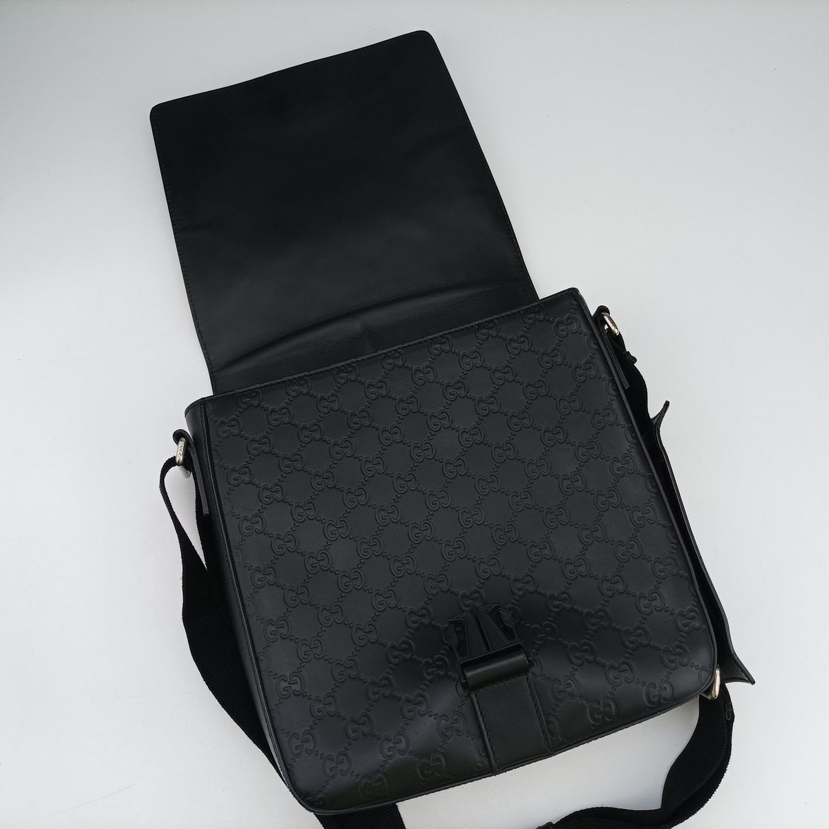 Pre-owned Gucci GG Plus GG Supreme Black Leather 406368 shoulderbag | stylenewstar