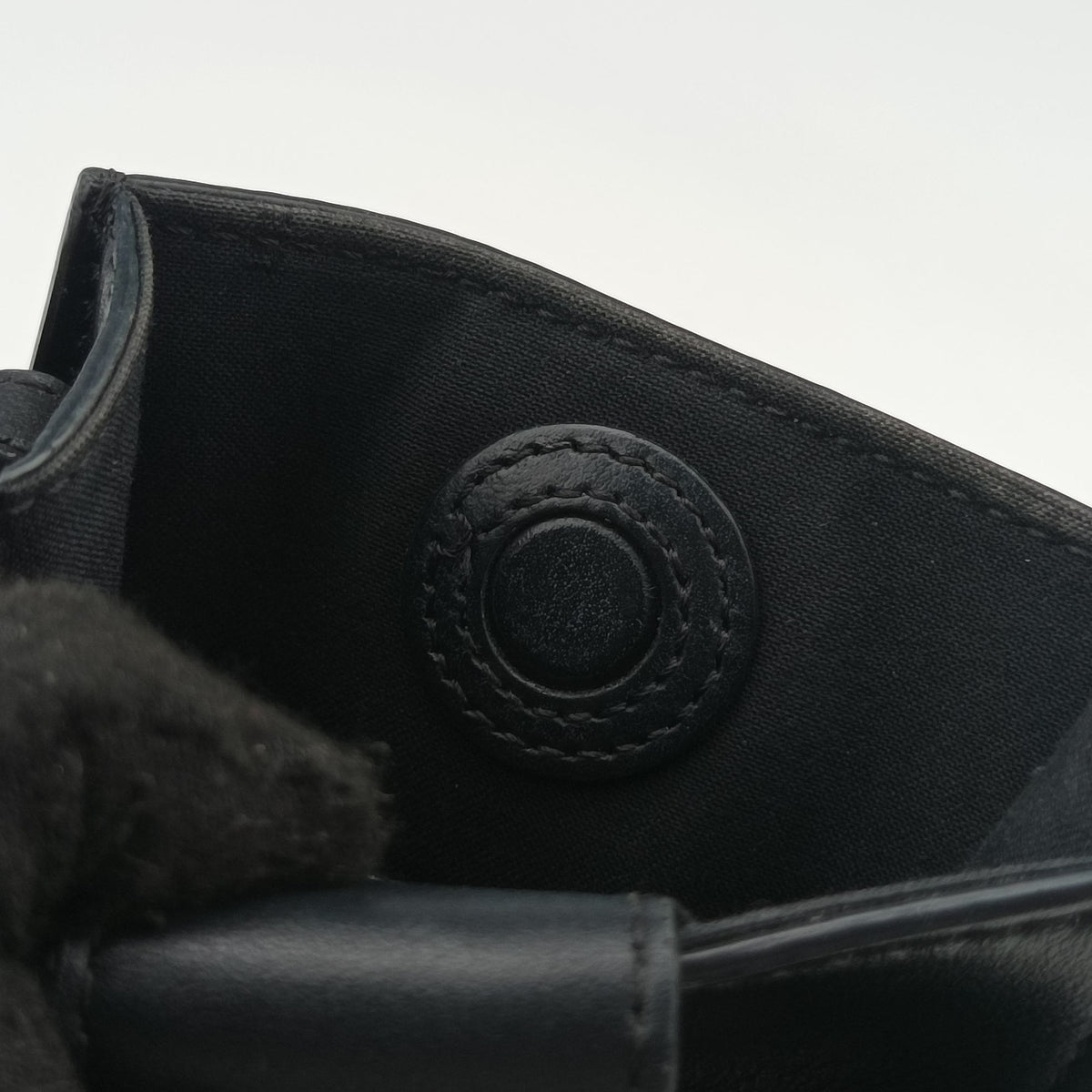 Vintage Fendi Phone Pouch Black Leather 7AS192 shoulderbag | stylenewstar