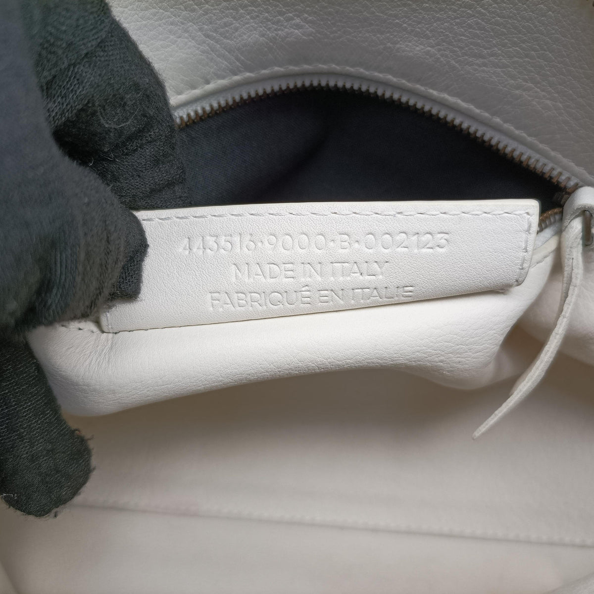Pre-owned Balenciaga Giant City White lambskin  shoulderbag | stylenewstar