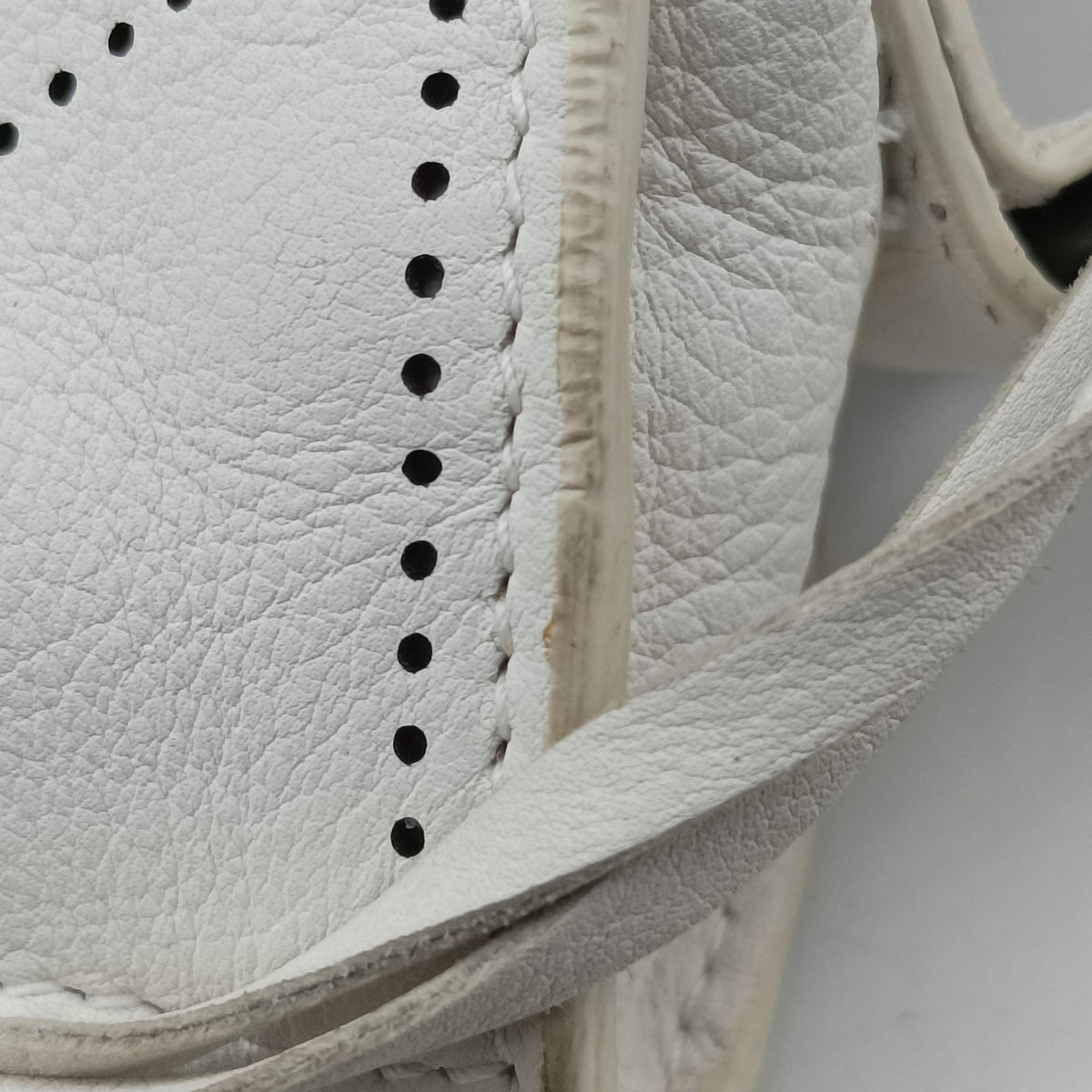 Pre-owned Balenciaga Giant City White lambskin  shoulderbag | stylenewstar