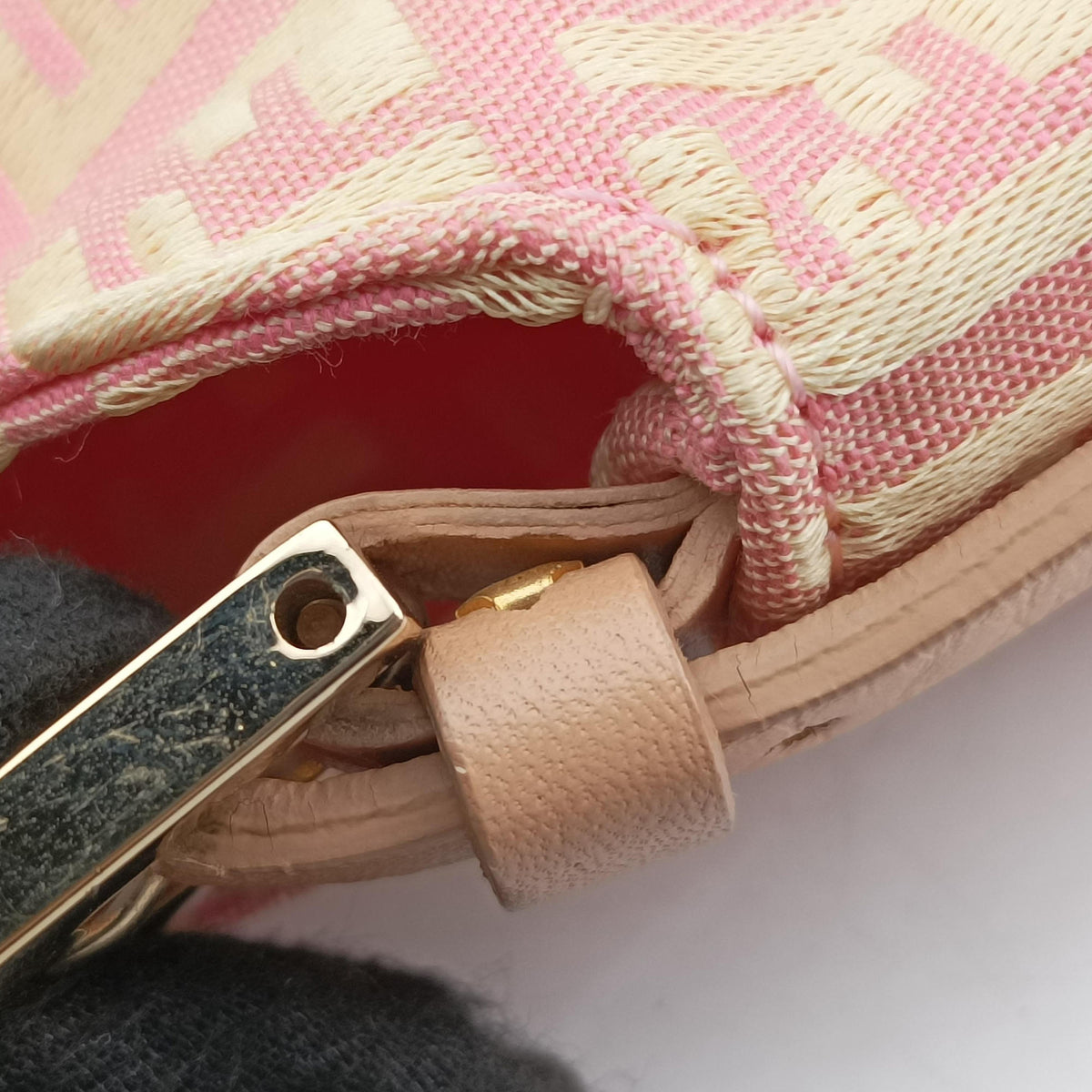 Pre-owned Fendi Mamma Bucket Pink Canvas×Leather 8BR002 shoulderbag | stylenewstar
