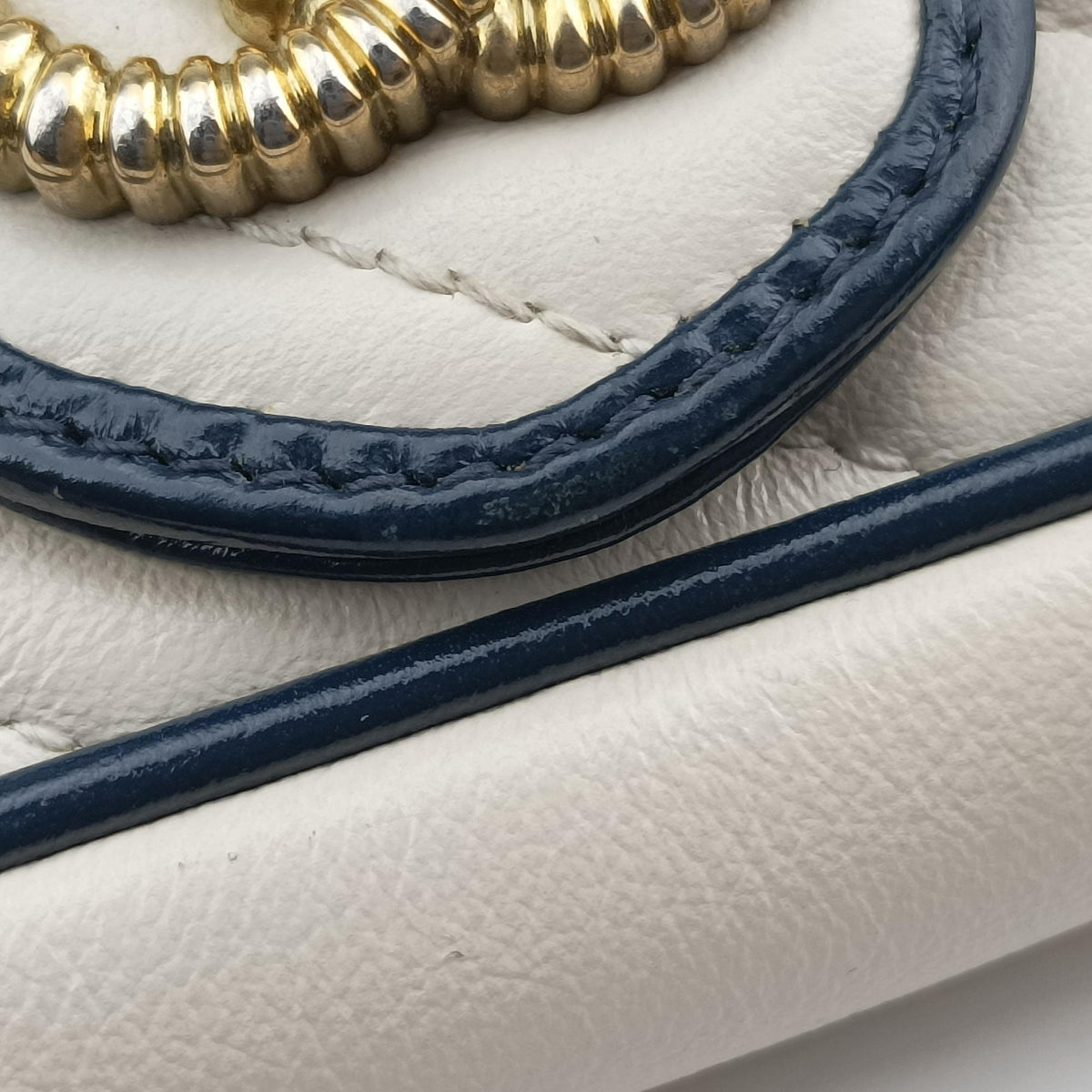 Pre-owned Gucci GG Marmont White×navy Leather 574969 shoulderbag | stylenewstar