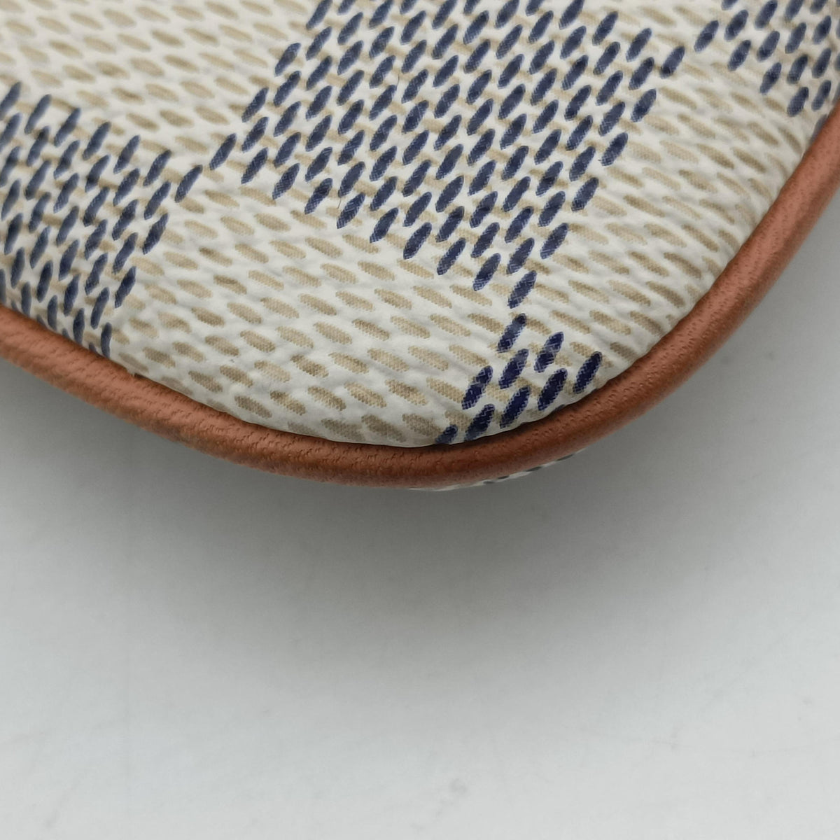 Pre-owned Louis Vuitton Pochette Mila MM AZUR Damier Canvas N60027 handbag | stylenewstar