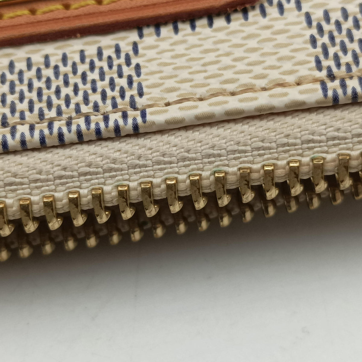 Pre-owned Louis Vuitton Pochette Mila MM AZUR Damier Canvas N60027 handbag | stylenewstar