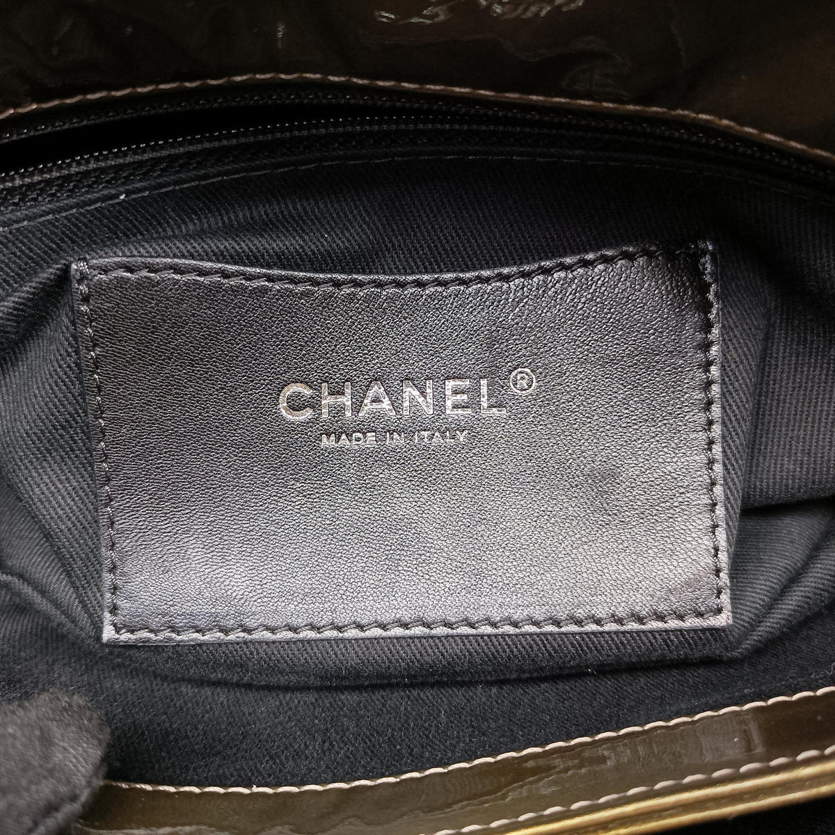 Pre-owned Chanel Mademoiselle Bowling Golden Patent A50557 shoulderbag | stylenewstar