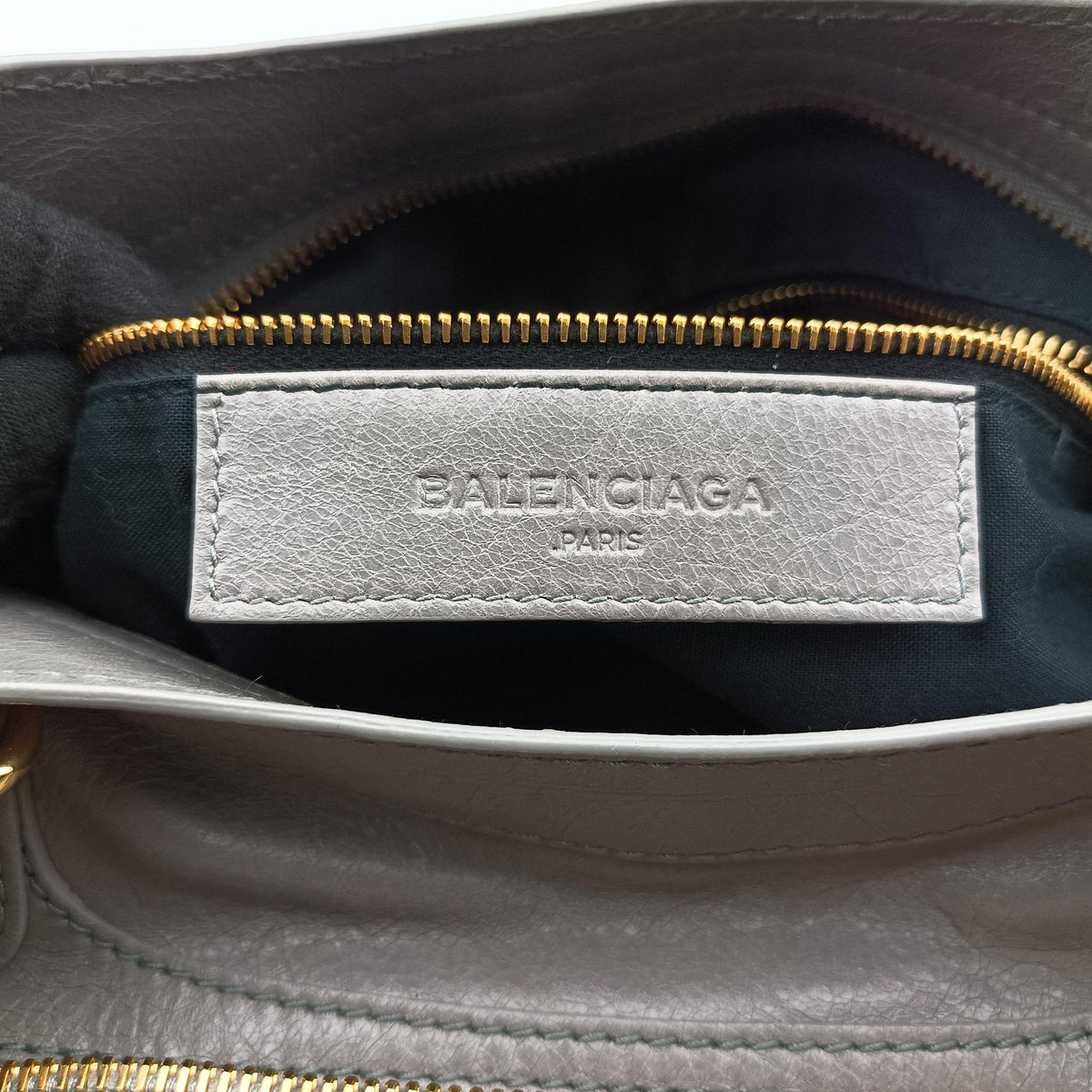 Pre-owned Balenciaga Giant City Grey lambskin  shoulderbag | stylenewstar