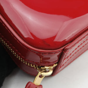 Pre-owned Yves Saint Laurent VICKY Red Patent Leather 557574 bum bag/waist bag | stylenewstar