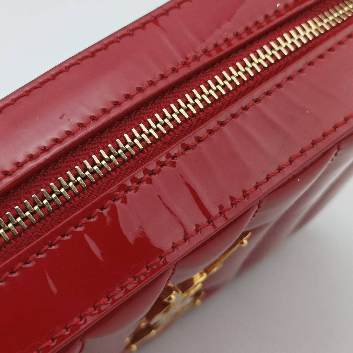Pre-owned Yves Saint Laurent VICKY Red Patent Leather 557574 bum bag/waist bag | stylenewstar