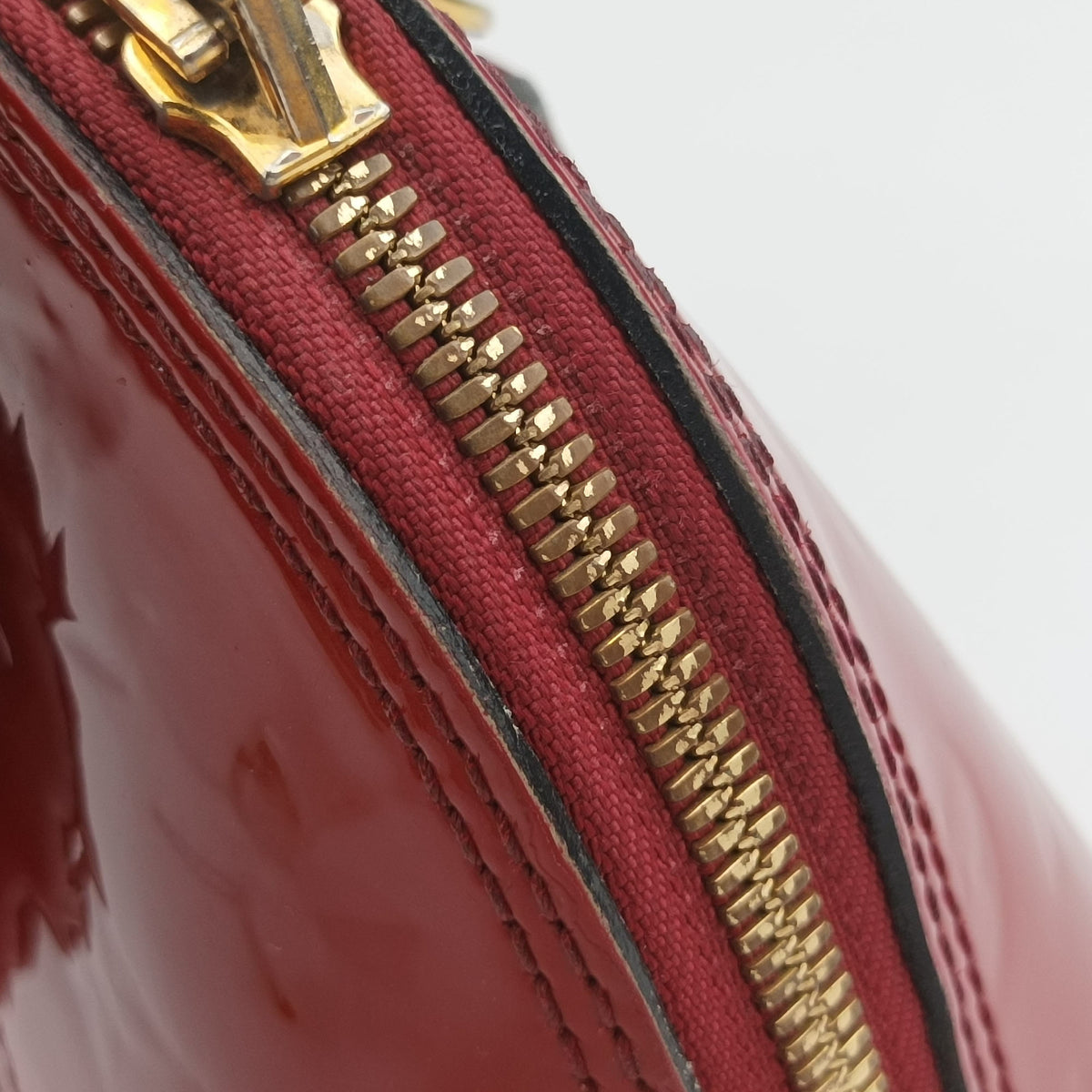Vintage Louis Vuitton Alma BB pomme d'amour Vernis M90174 handbag | stylenewstar