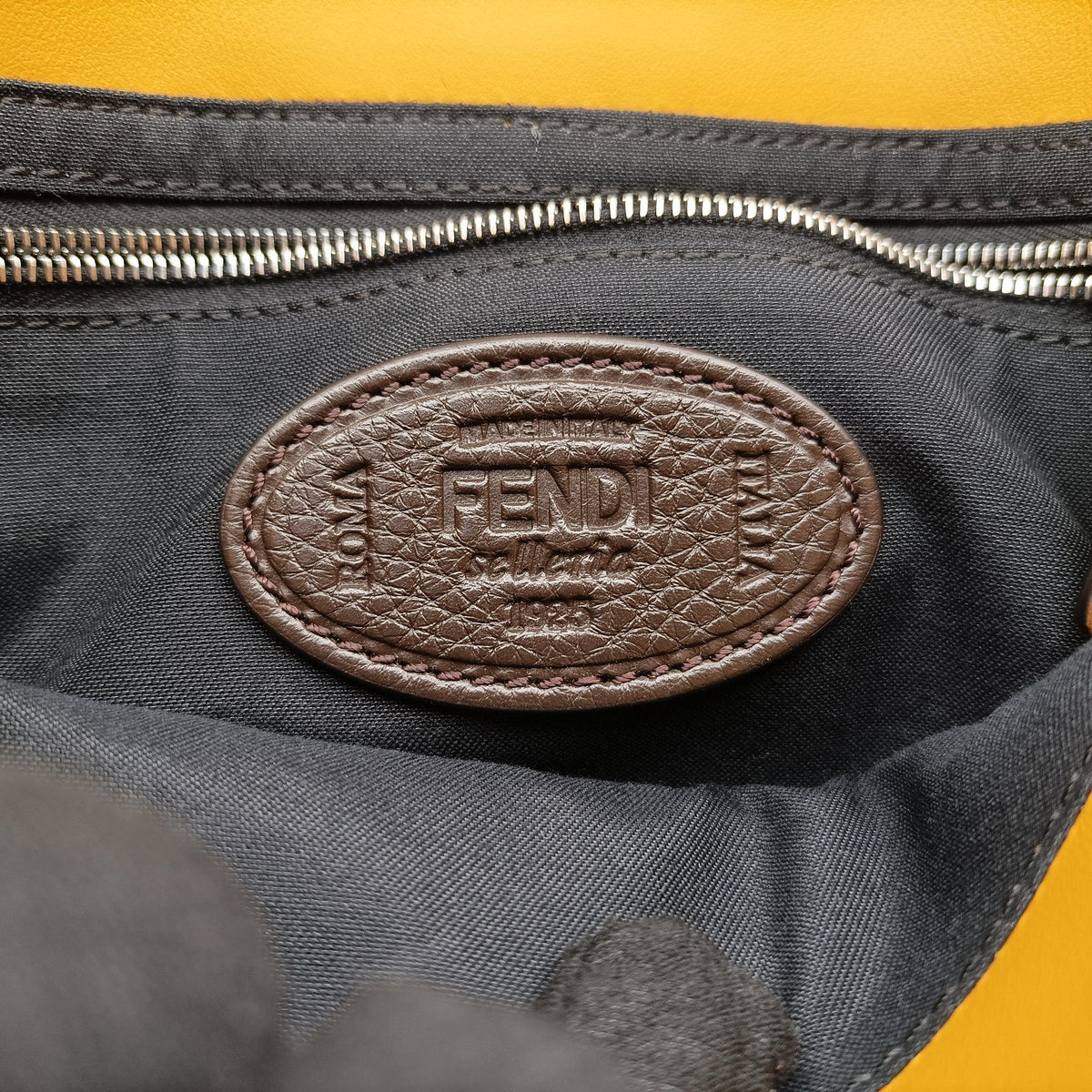 Pre-owned Fendi Baguette Brown Leather 7VA472 shoulderbag | stylenewstar