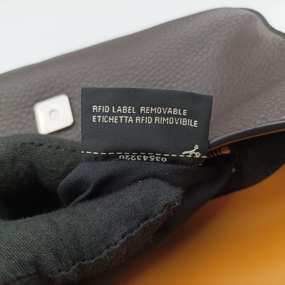 Pre-owned Fendi Baguette Brown Leather 7VA472 shoulderbag | stylenewstar