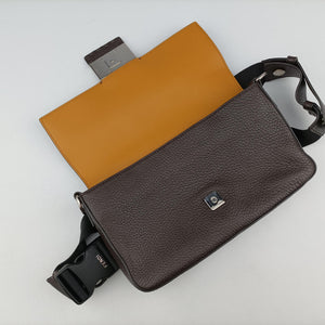 Pre-owned Fendi Baguette Brown Leather 7VA472 shoulderbag | stylenewstar