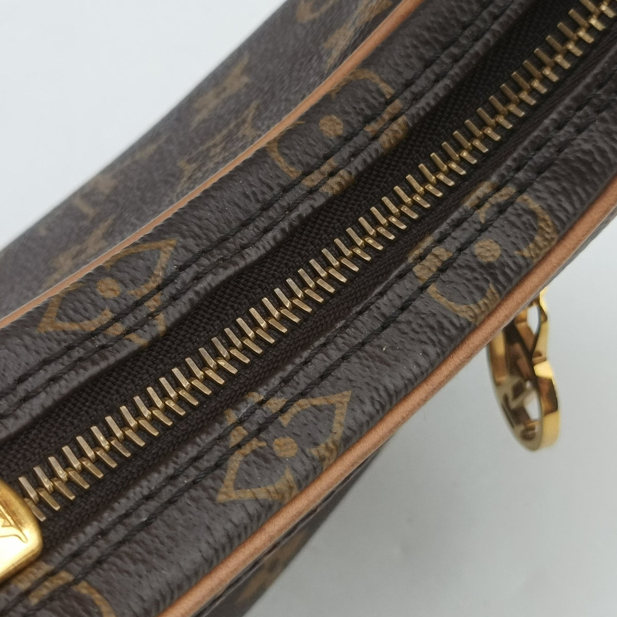 Secondhand Louis Vuitton LOOP Brown×Beige Monogram Canvas M81098 shoulderbag | stylenewstar