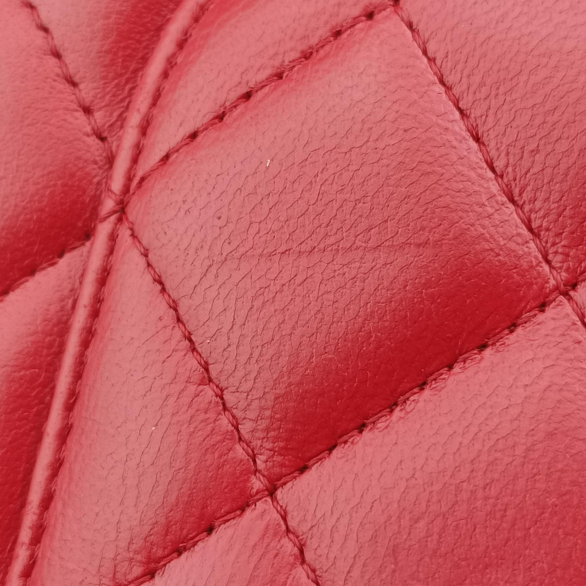 Secondhand Chanel Matelasse coco mark Red lambskin A33814 shoulderbag | stylenewstar