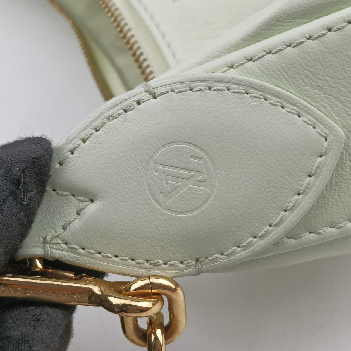 Secondhand Louis Vuitton Bubblegram Over the Moon VERT D’EAU Leather M20857 shoulderbag | stylenewstar