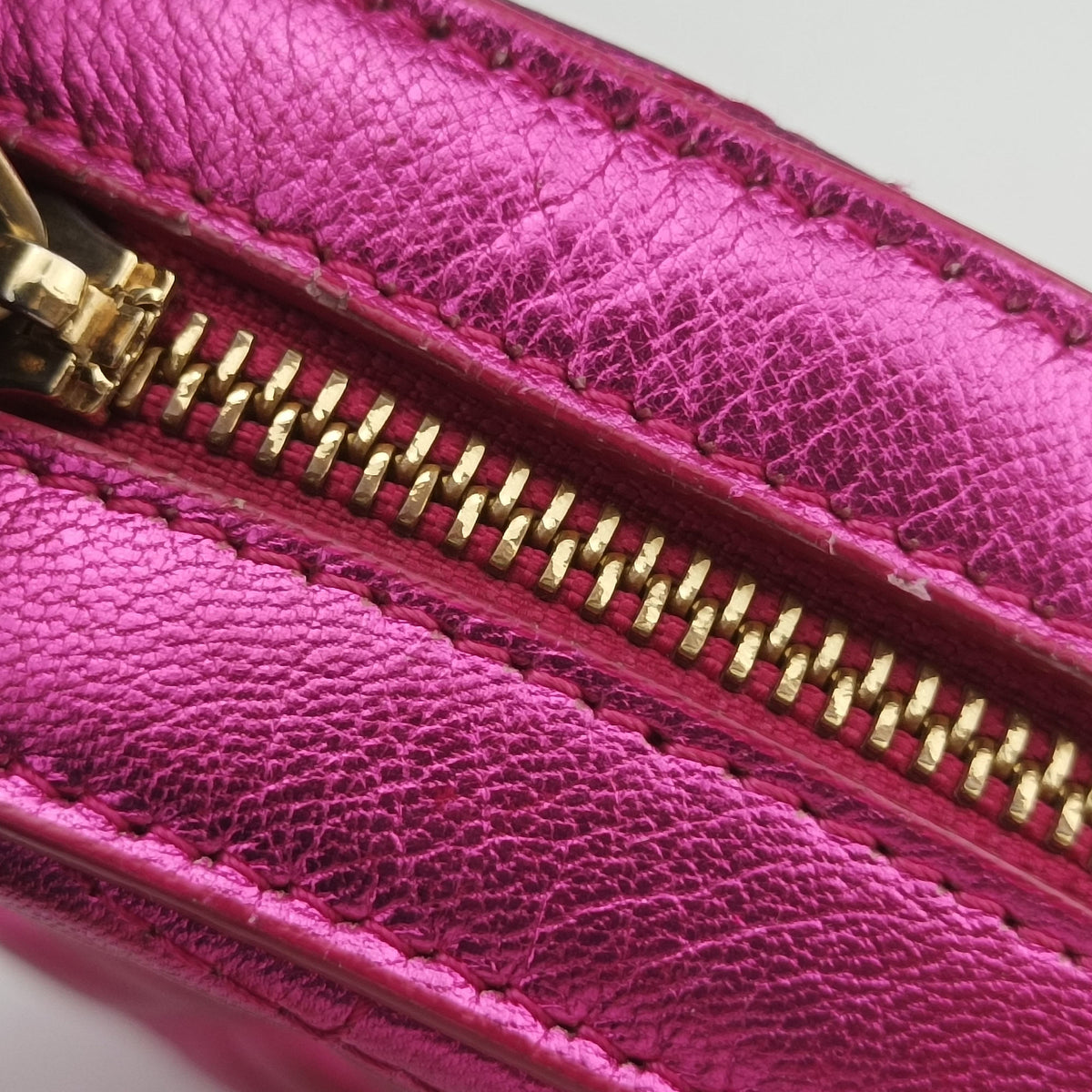 Pre-owned Dolce & Gabbana Round Quilted Pink Leather AP1449 shoulderbag | stylenewstar