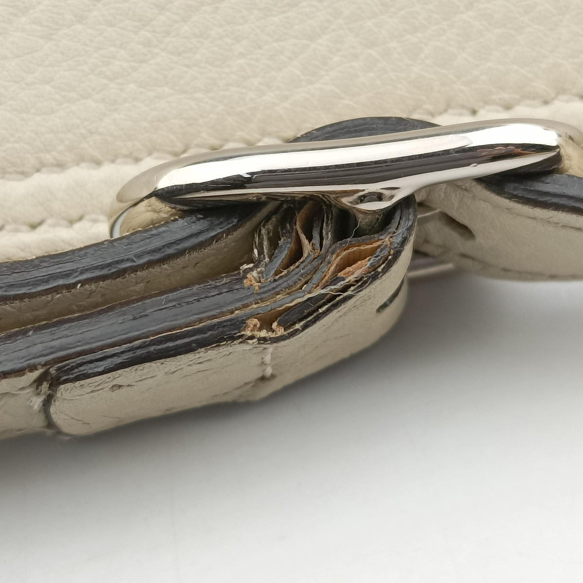 Pre-owned Gucci Bamboo Daily White Leather 370826 shoulderbag | stylenewstar