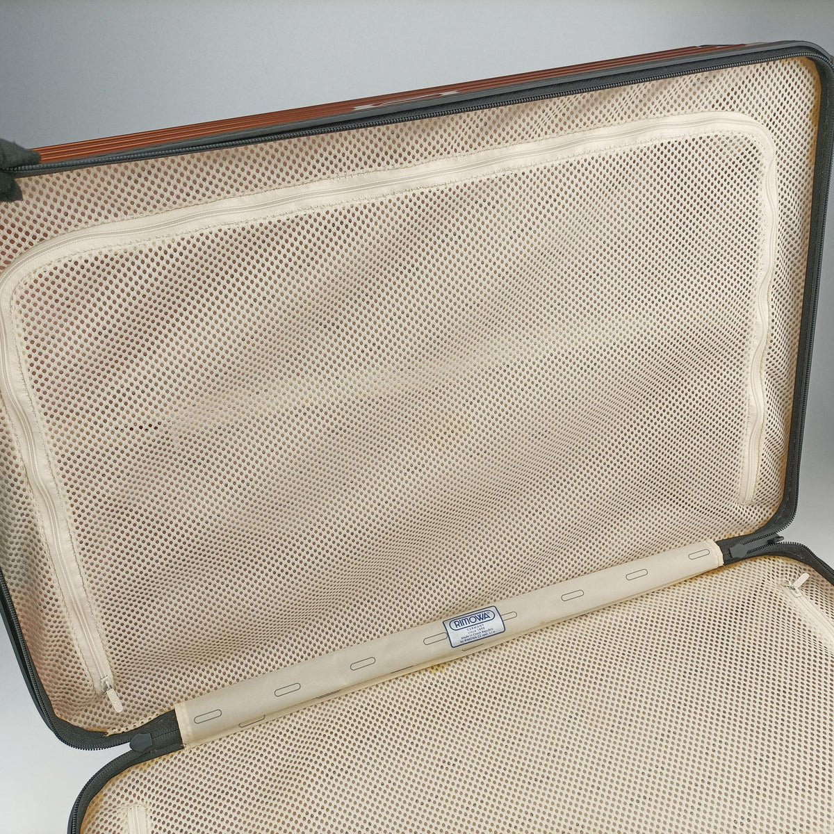 Pre-owned RIMOWA TOPAS Orange aluminum  suitcase | stylenewstar