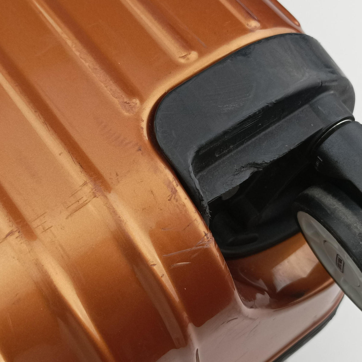 Pre-owned RIMOWA TOPAS Orange aluminum  suitcase | stylenewstar
