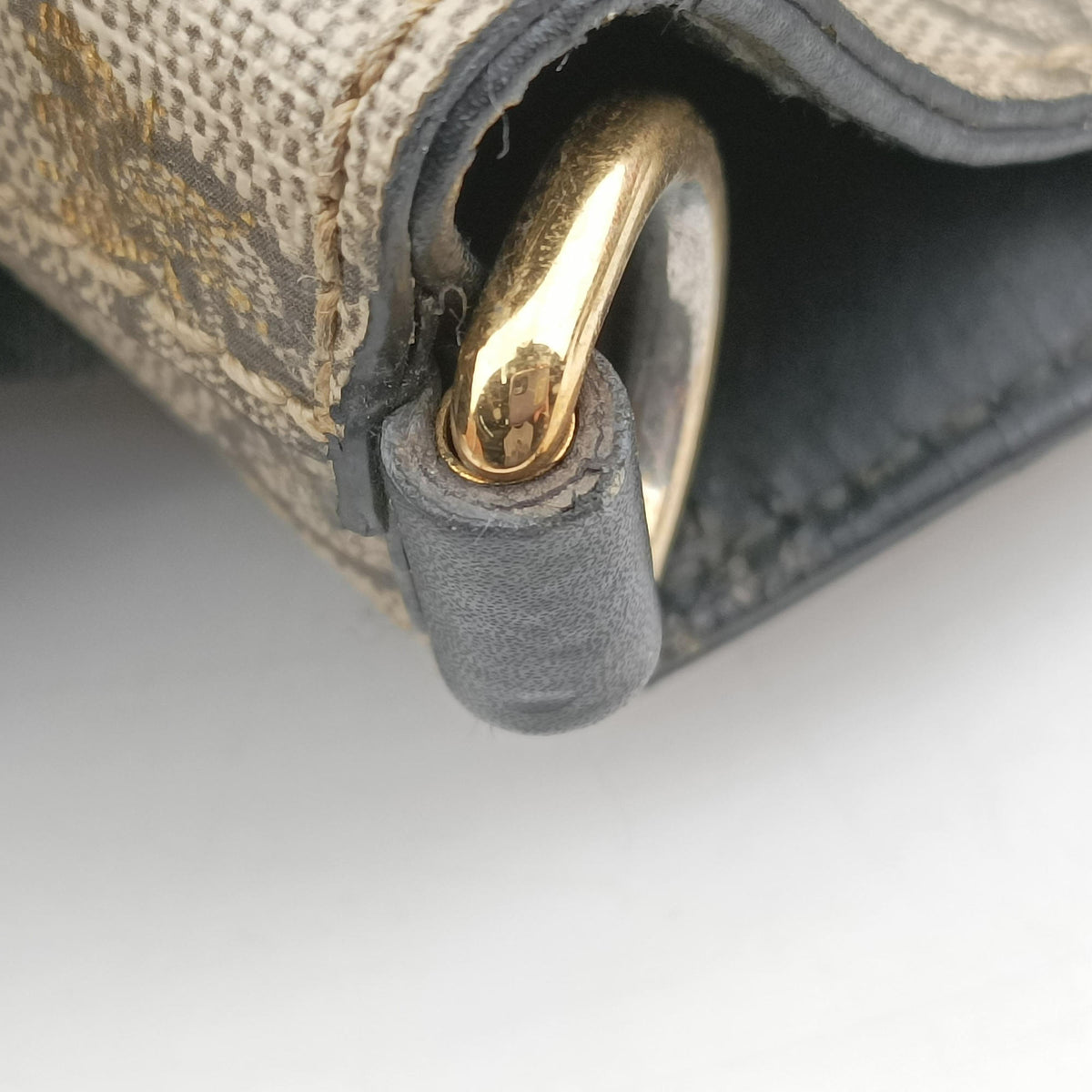 Pre-owned Gucci GG Supreme Bee Black× Beige PVC coated canvas×leather 473887 handbag | stylenewstar