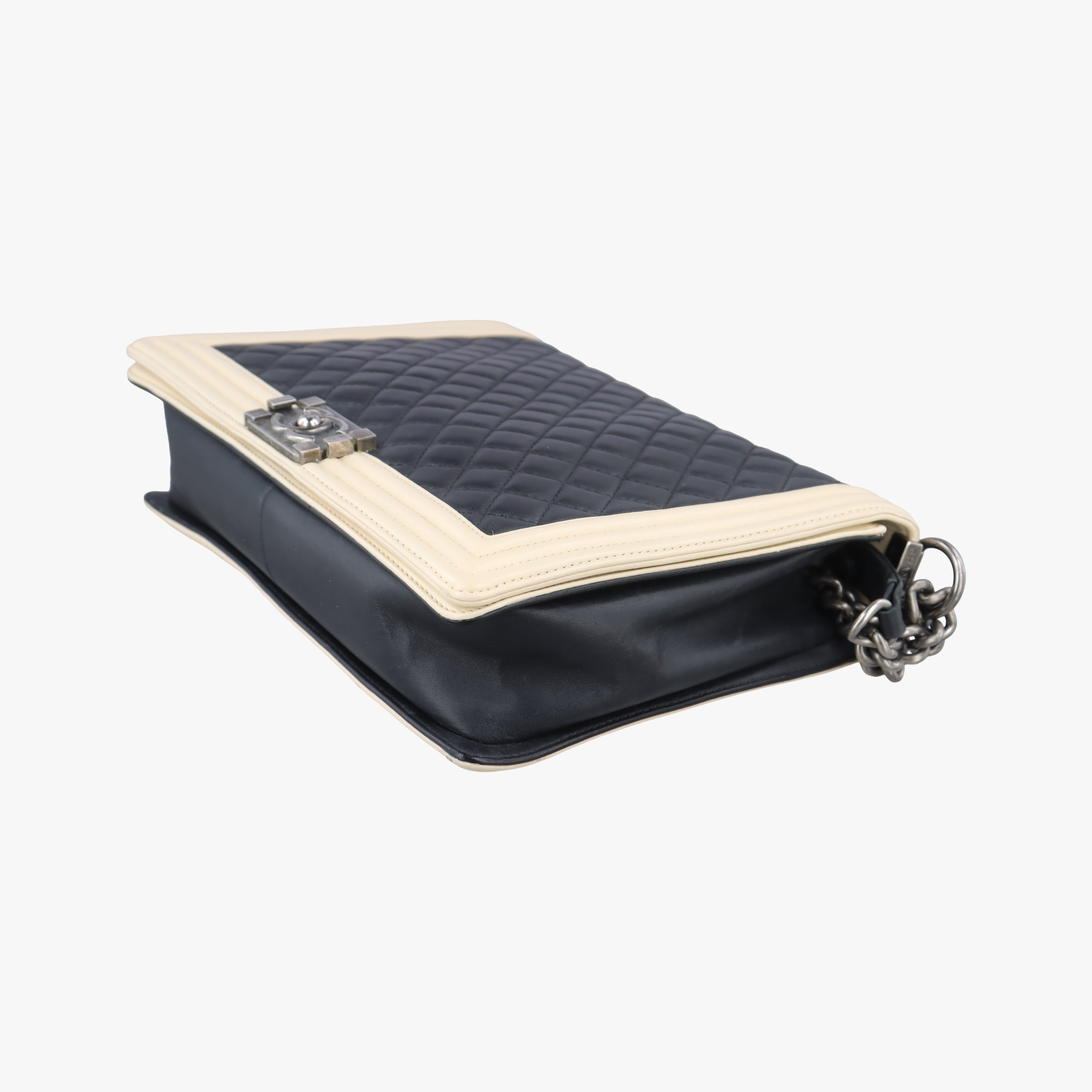 Vintage Chanel BOY CHANEL Black×beige lambskin A67087 shoulderbag | stylenewstar