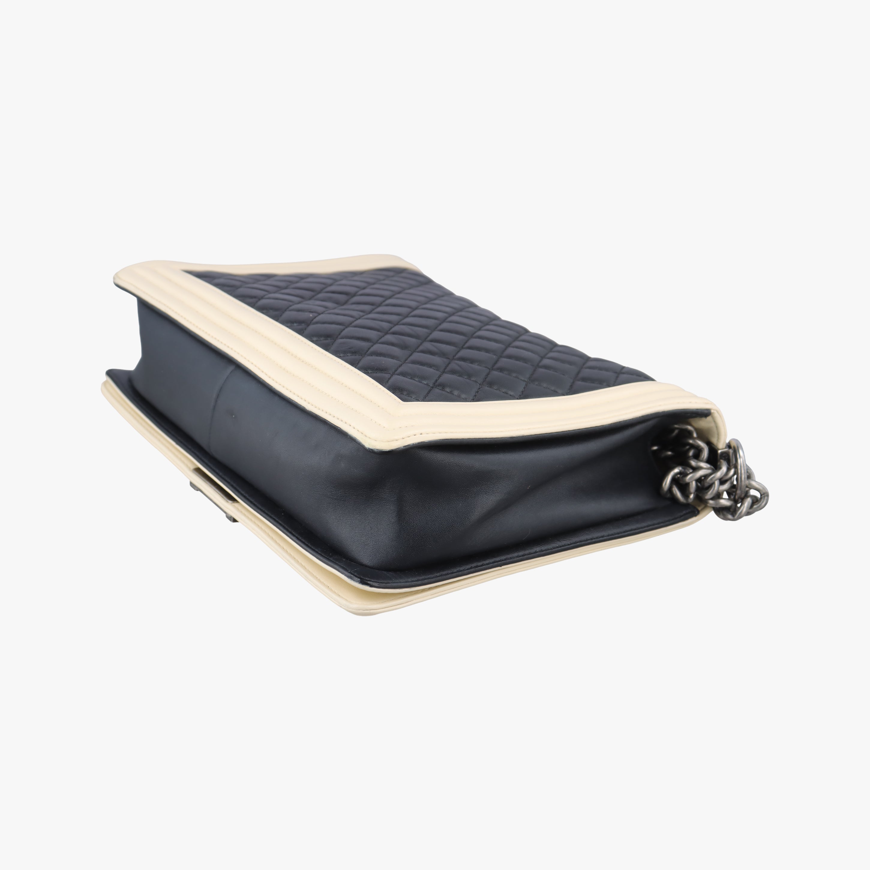 Vintage Chanel BOY CHANEL Black×beige lambskin A67087 shoulderbag | stylenewstar