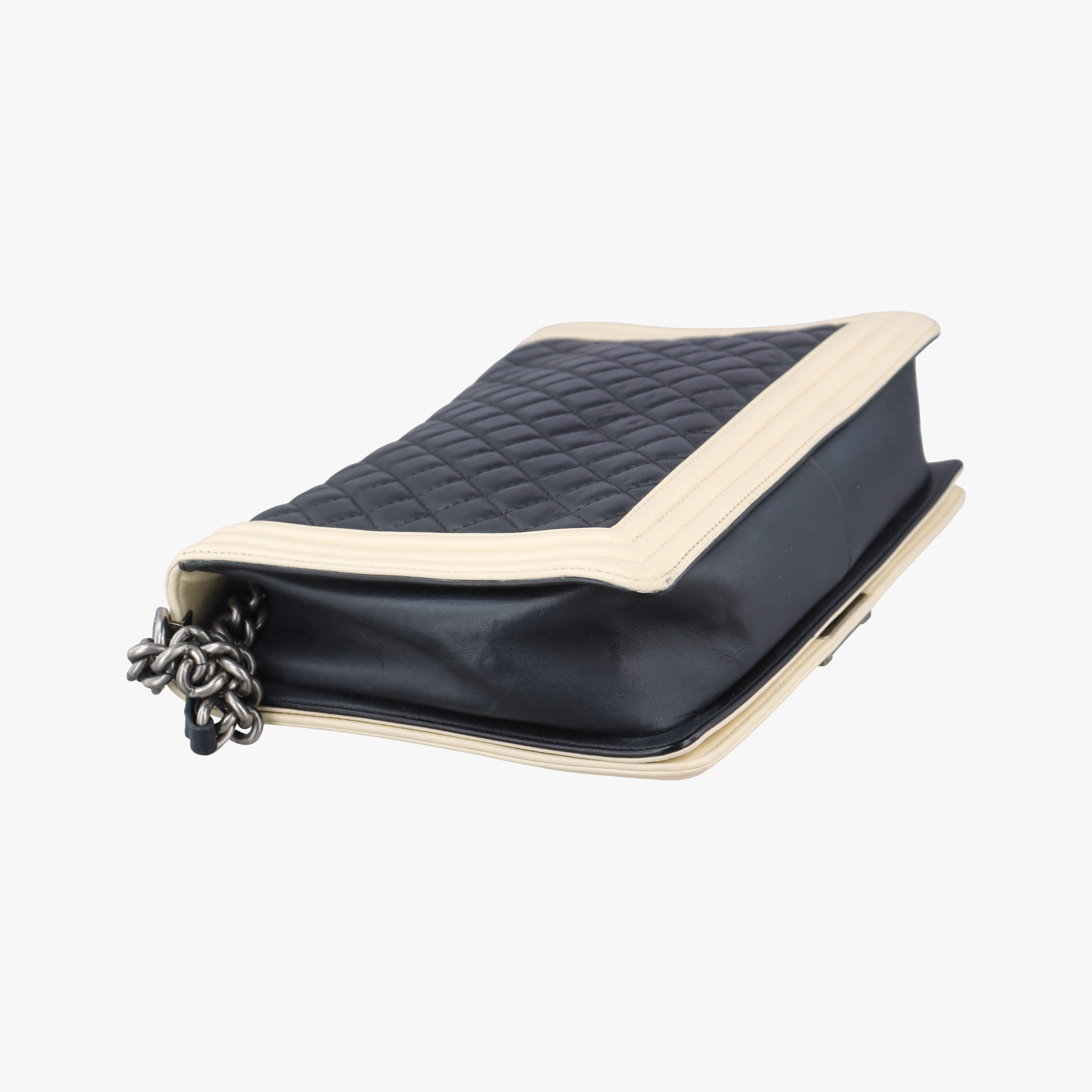 Vintage Chanel BOY CHANEL Black×beige lambskin A67087 shoulderbag | stylenewstar