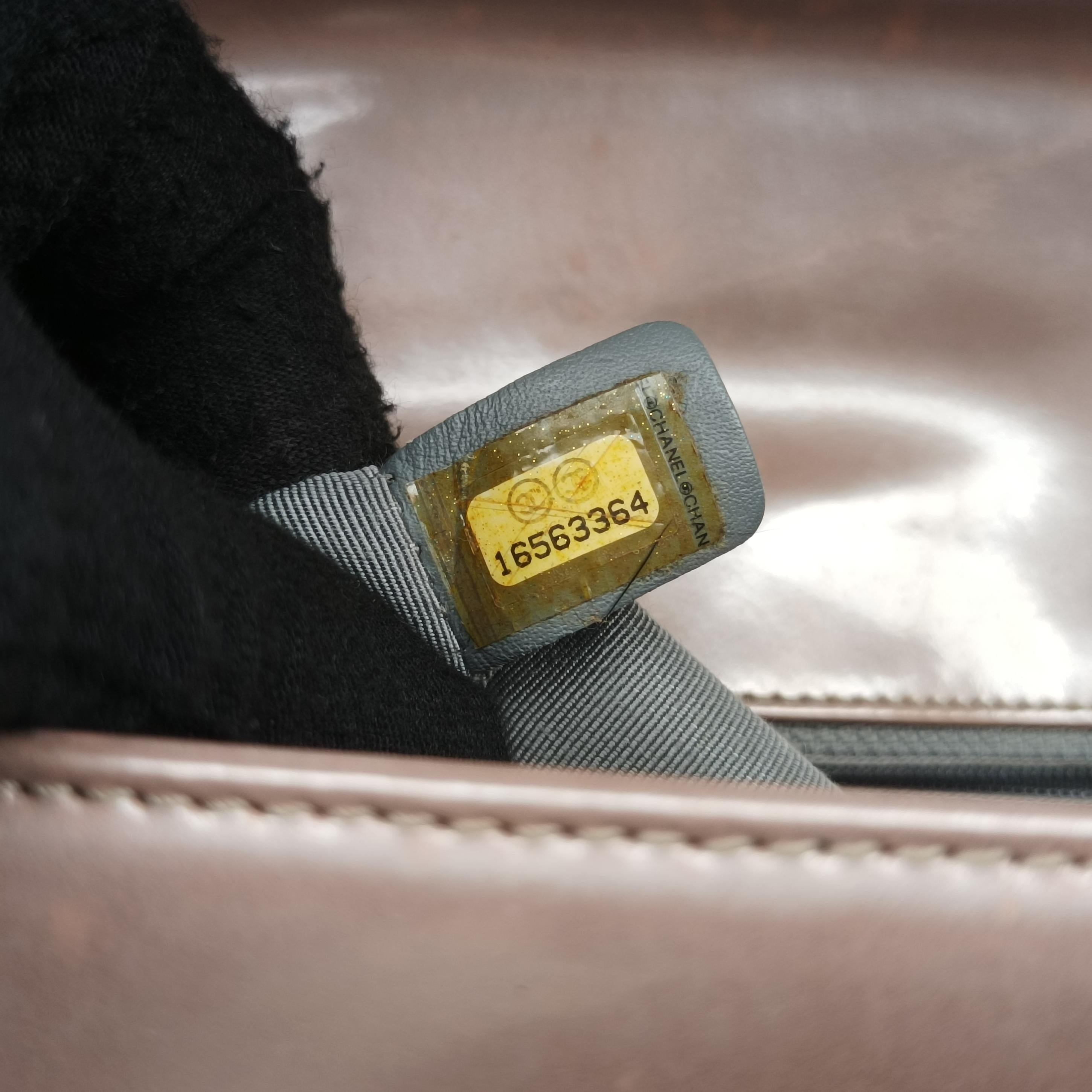 Secondhand Chanel BOY CHANEL Pink Patent A67018 shoulderbag | stylenewstar