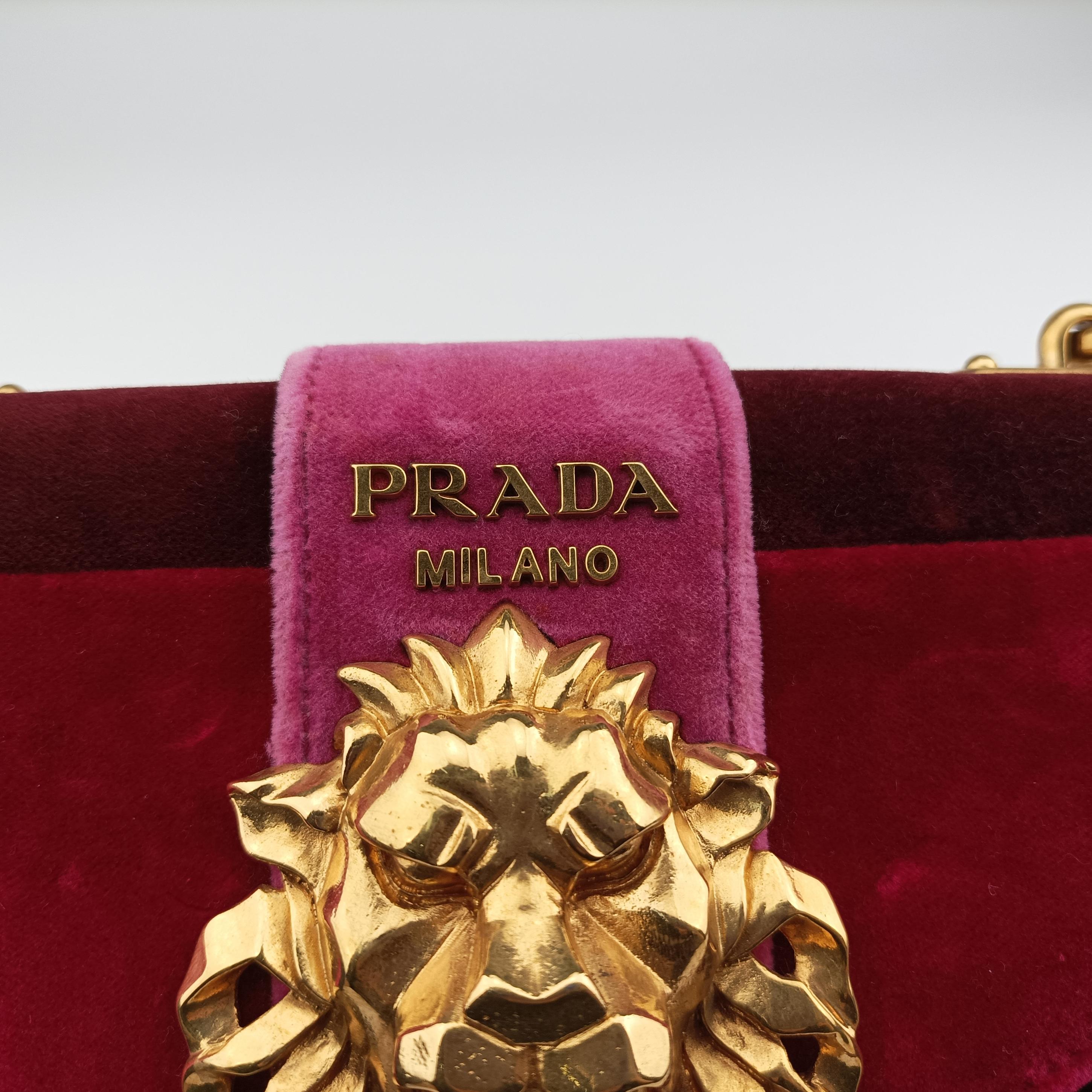 Pre-owned Prada Animalier Cahier Lions Head Red×Pink Velvet 1BD089 shoulderbag | stylenewstar