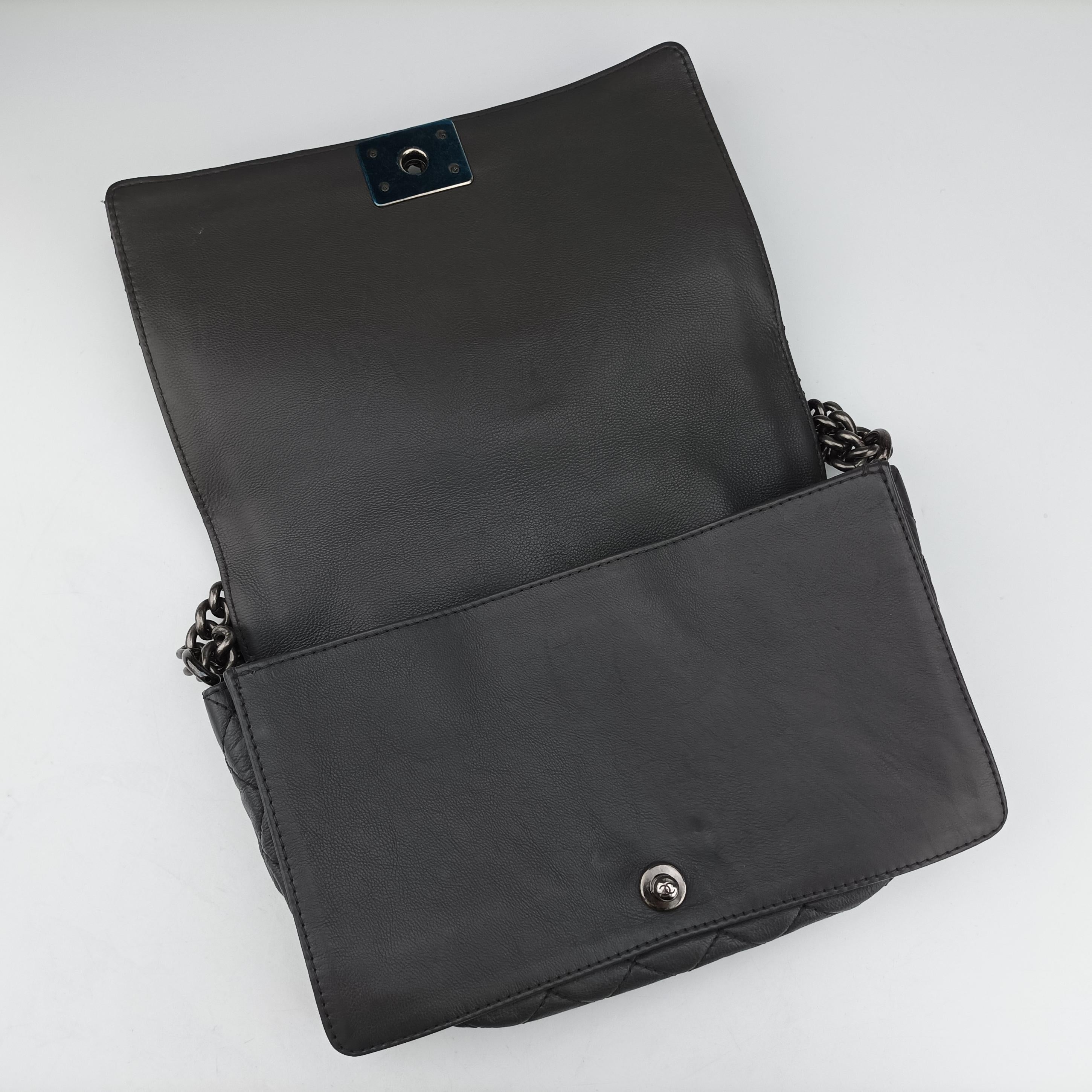 Pre-owned Chanel BOY CHANEL Grey leather A67948 shoulderbag | stylenewstar