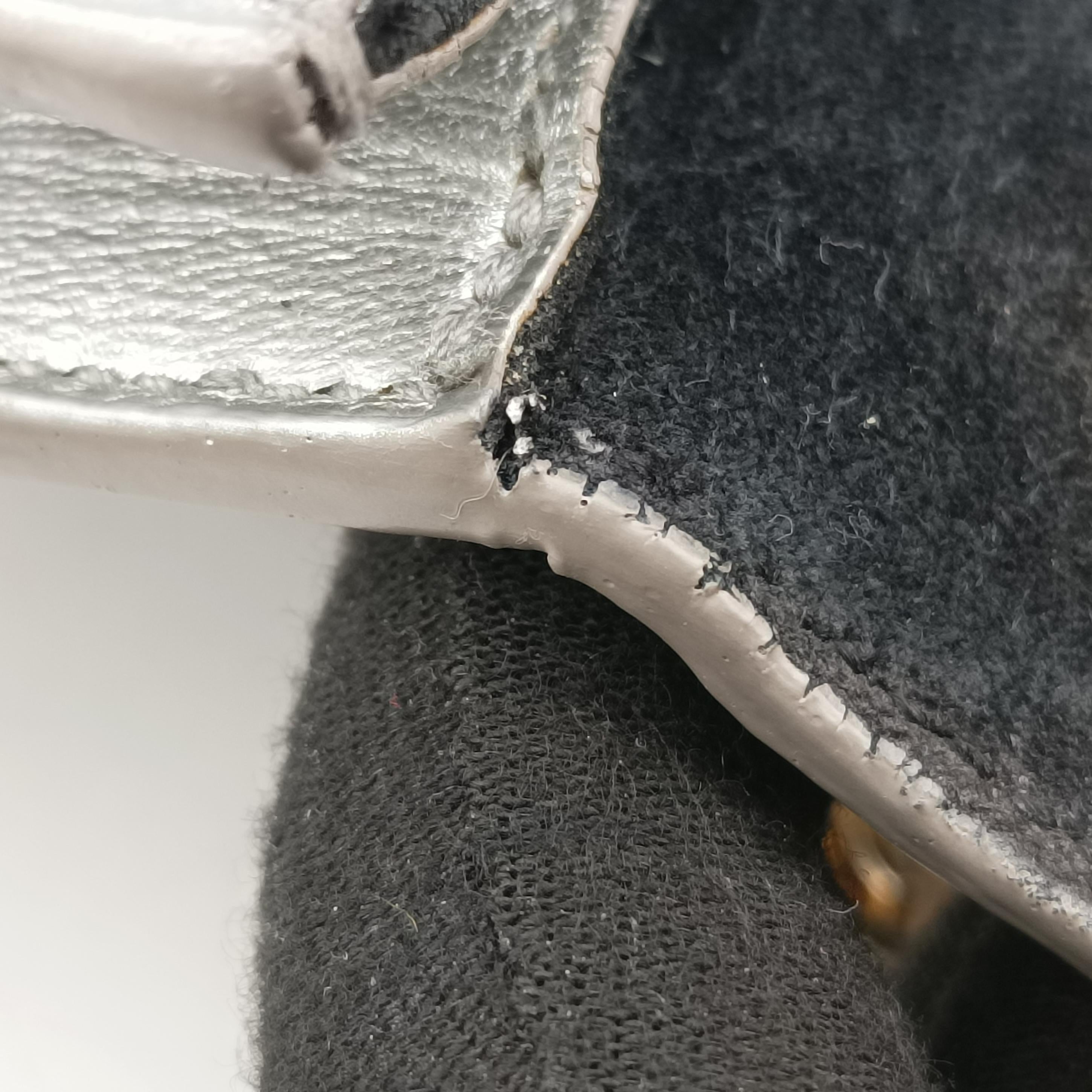 Secondhand Yves Saint Laurent KATE Silver Leather 354120 shoulderbag | stylenewstar