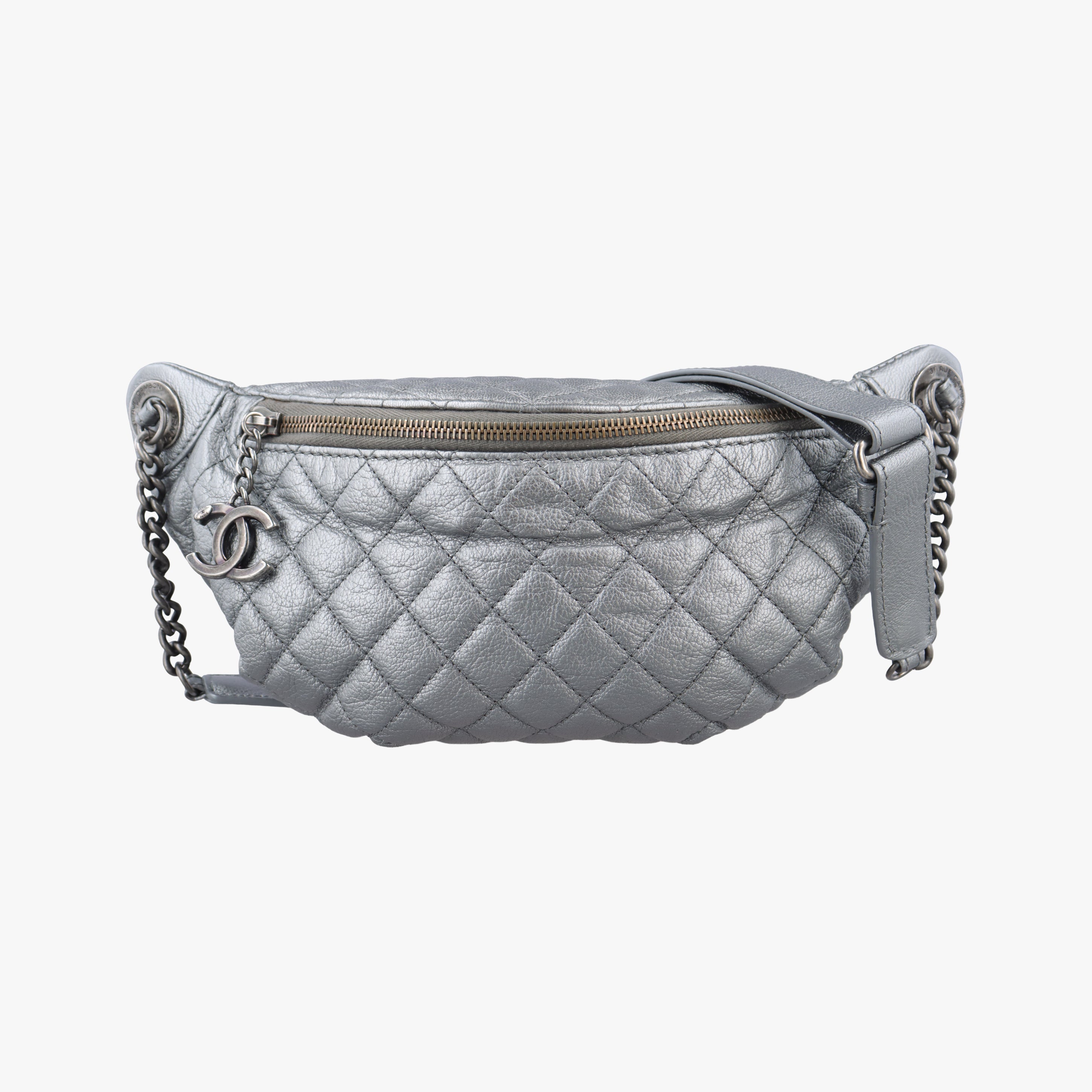 Pre-owned Chanel Matelasse Silver Leather A94102 bum bag/waist bag | stylenewstar