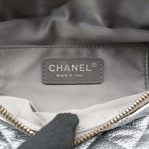 Pre-owned Chanel Matelasse Silver Leather A94102 bum bag/waist bag | stylenewstar