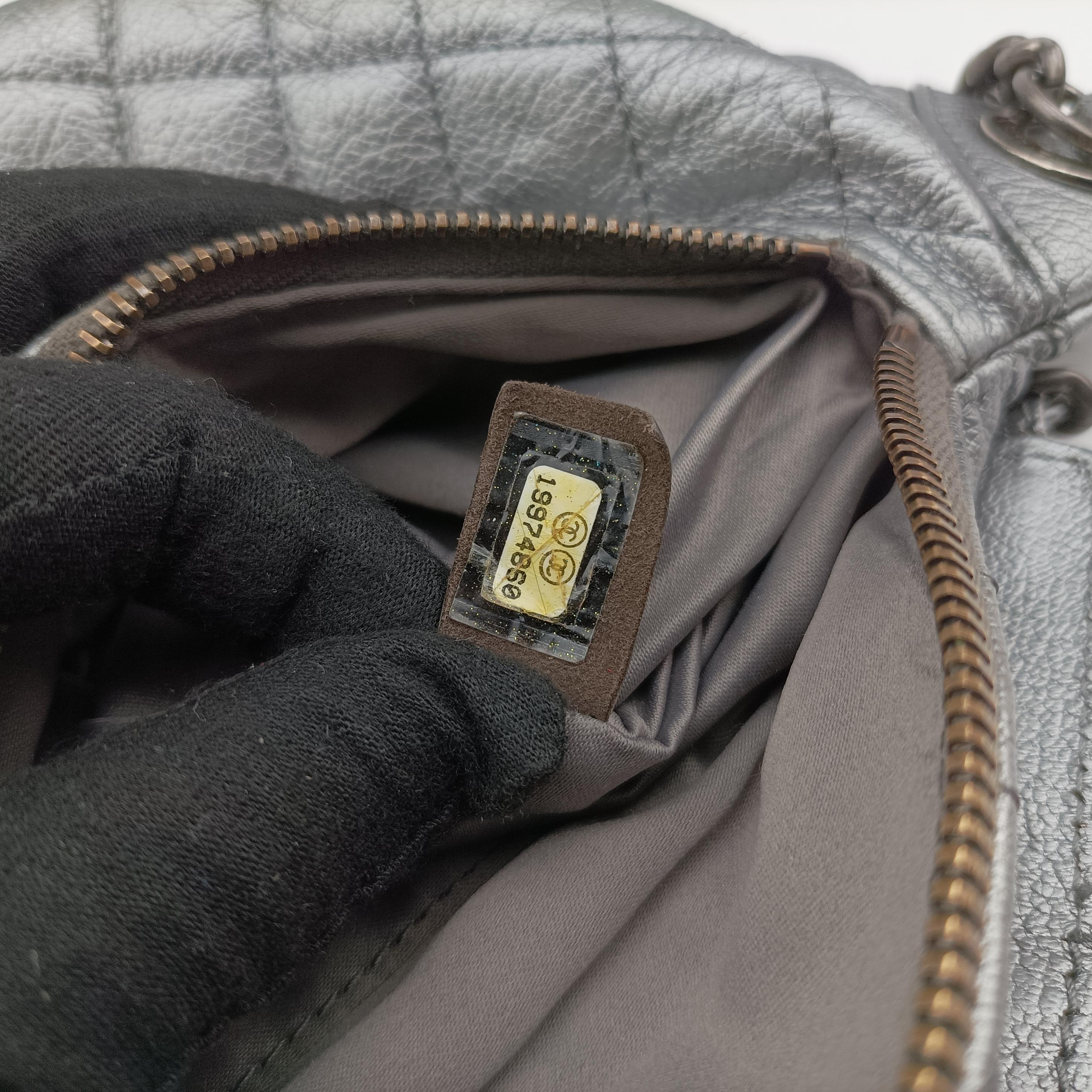 Pre-owned Chanel Matelasse Silver Leather A94102 bum bag/waist bag | stylenewstar