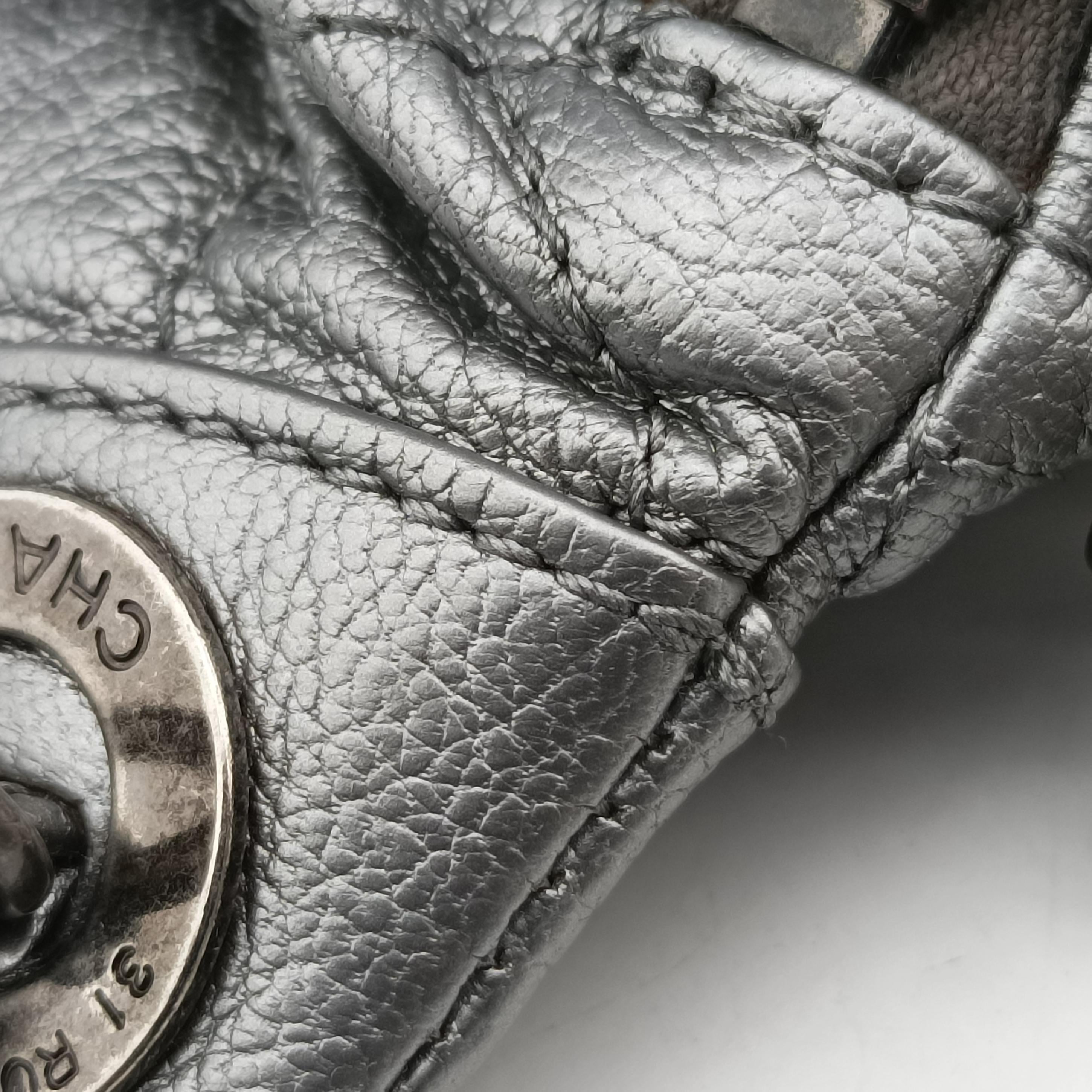 Pre-owned Chanel Matelasse Silver Leather A94102 bum bag/waist bag | stylenewstar