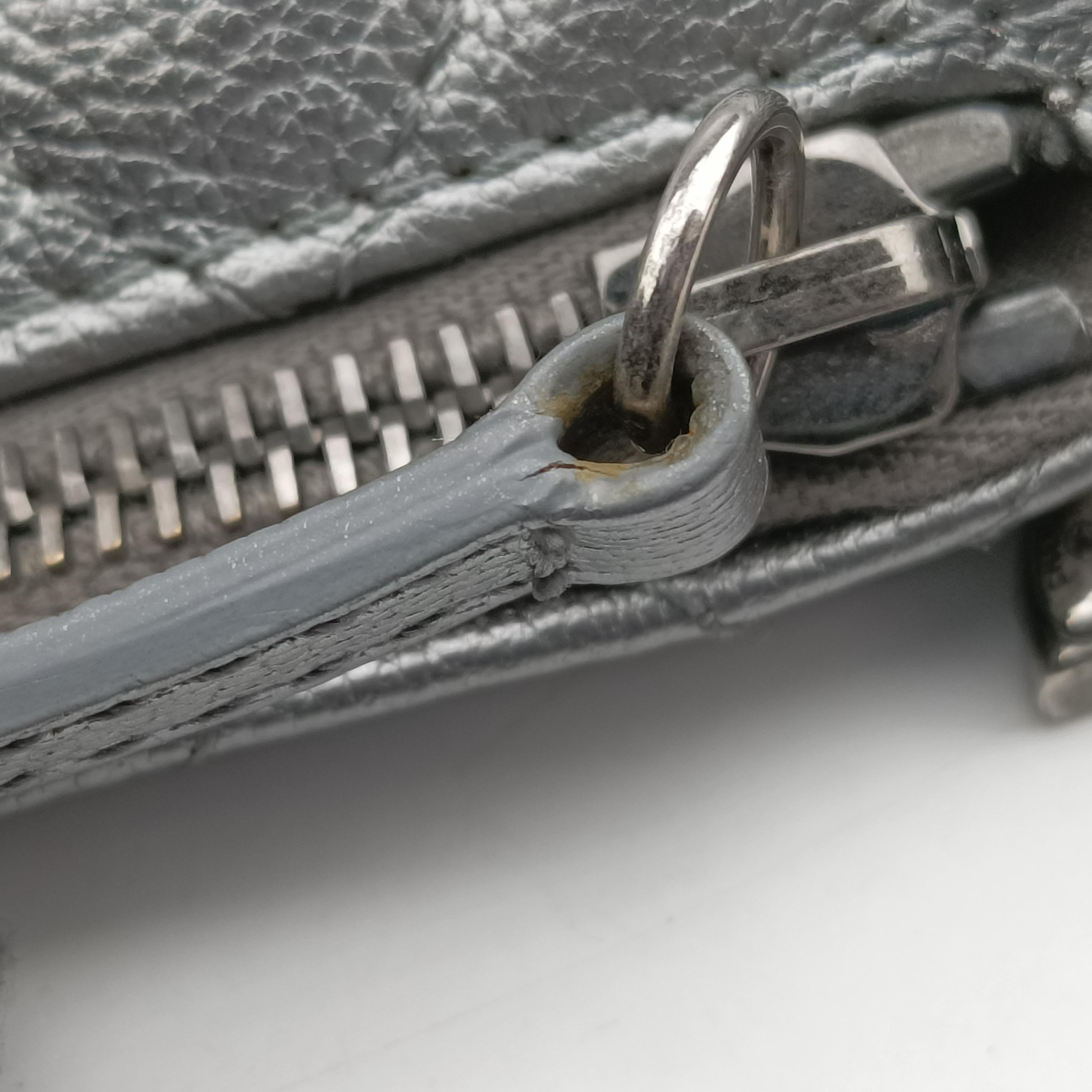 Pre-owned Chanel Matelasse Silver Leather A94102 bum bag/waist bag | stylenewstar