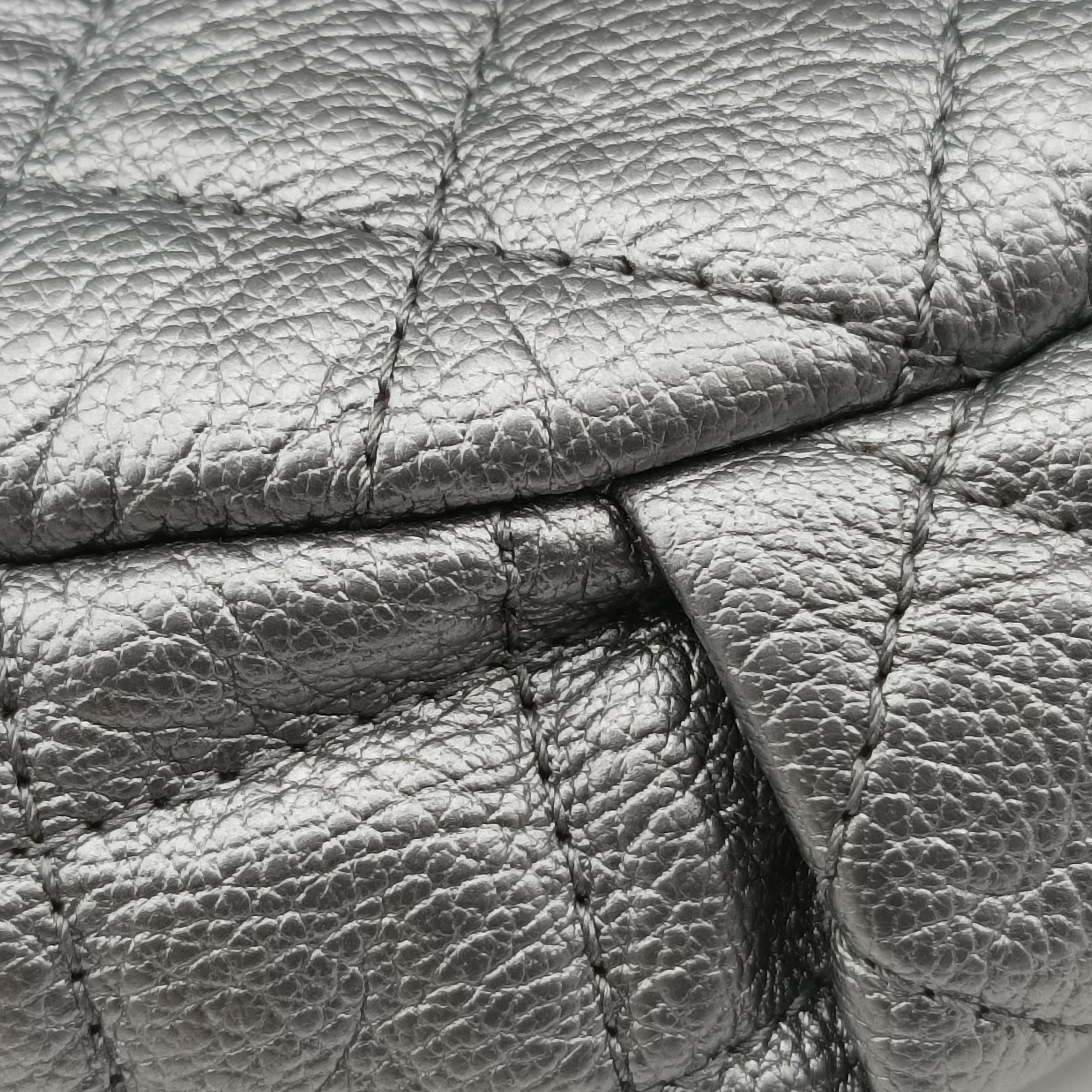 Pre-owned Chanel Matelasse Silver Leather A94102 bum bag/waist bag | stylenewstar