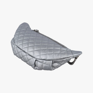 Pre-owned Chanel Matelasse Silver Leather A94102 bum bag/waist bag | stylenewstar