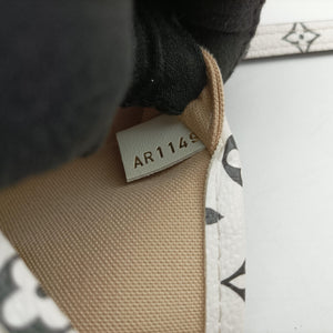 Pre-owned Louis Vuitton Neverfull MM Green Monogram Giant M44568 shoulderbag | stylenewstar
