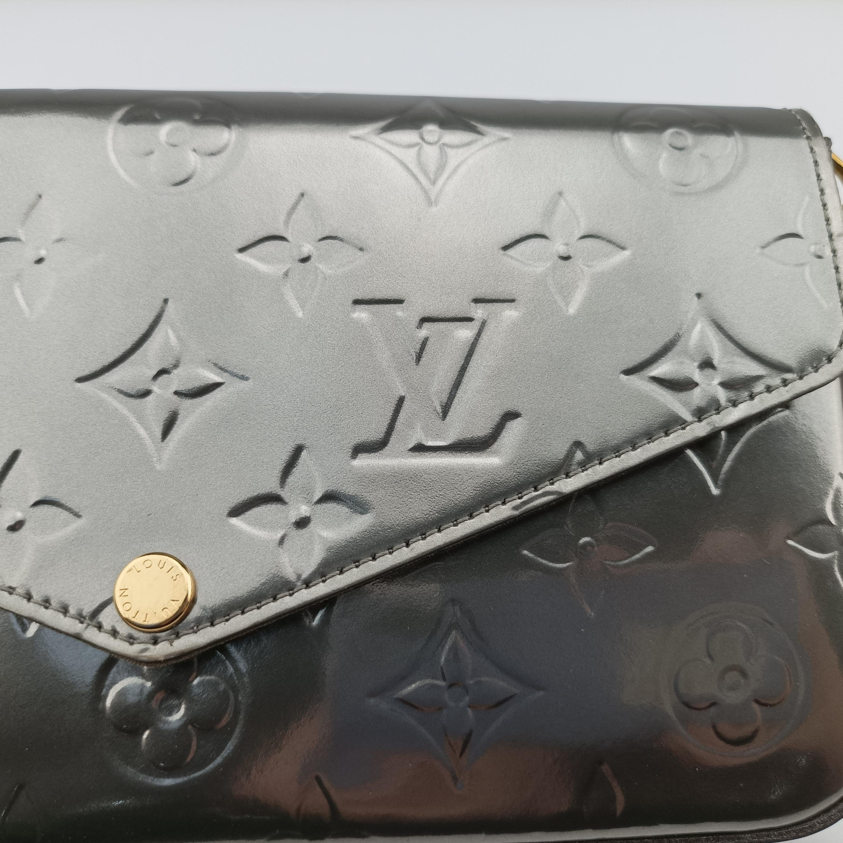 Vintage Louis Vuitton Pochette Felice Silver Vernis M68648 shoulderbag | stylenewstar